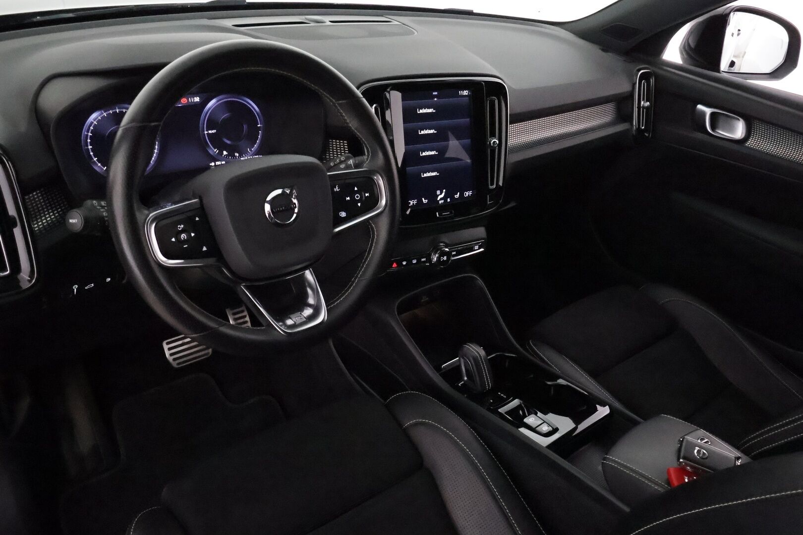 Volvo XC40 2020 T5 Twin Engine R-Design Business aut **Webasto / Koukku / Adapt.Vakkari / P.Kamera / Sporttipenkki Muistilla / Navi** - 3,99 % KORKOTARJOUS TÄHÄN AUTOON - Akku kuntotarkastettu / Suomi-auto / 2x Latauskaapelit / Kahdet Renkaat / Merkkihuollettu!