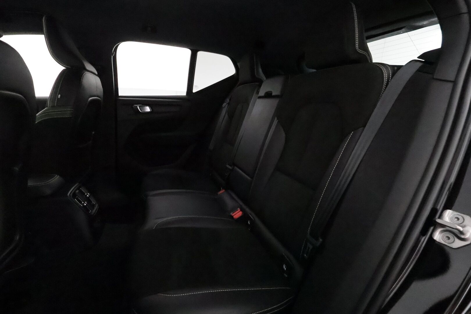 Volvo XC40 2020 T5 Twin Engine R-Design Business aut **Webasto / Koukku / Adapt.Vakkari / P.Kamera / Sporttipenkki Muistilla / Navi** - 3,99 % KORKOTARJOUS TÄHÄN AUTOON - Akku kuntotarkastettu / Suomi-auto / 2x Latauskaapelit / Kahdet Renkaat / Merkkihuollettu!
