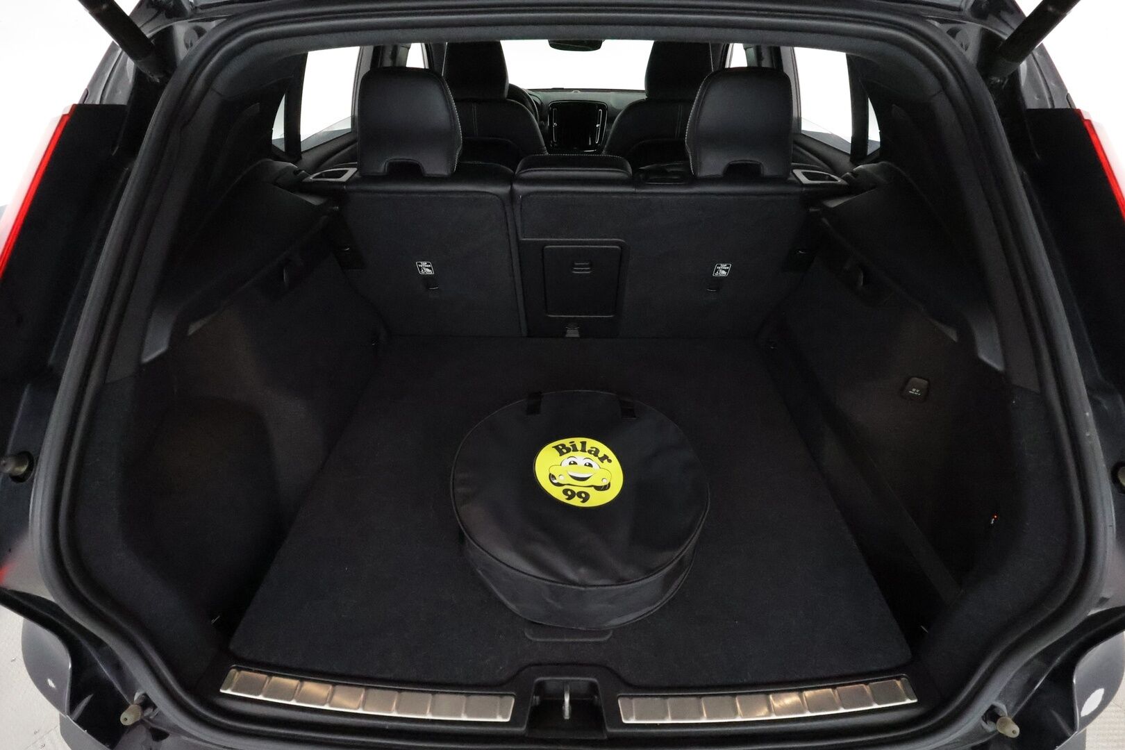 Volvo XC40 2020 T5 Twin Engine R-Design Business aut **Webasto / Koukku / Adapt.Vakkari / P.Kamera / Sporttipenkki Muistilla / Navi** - 3,99 % KORKOTARJOUS TÄHÄN AUTOON - Akku kuntotarkastettu / Suomi-auto / 2x Latauskaapelit / Kahdet Renkaat / Merkkihuollettu!