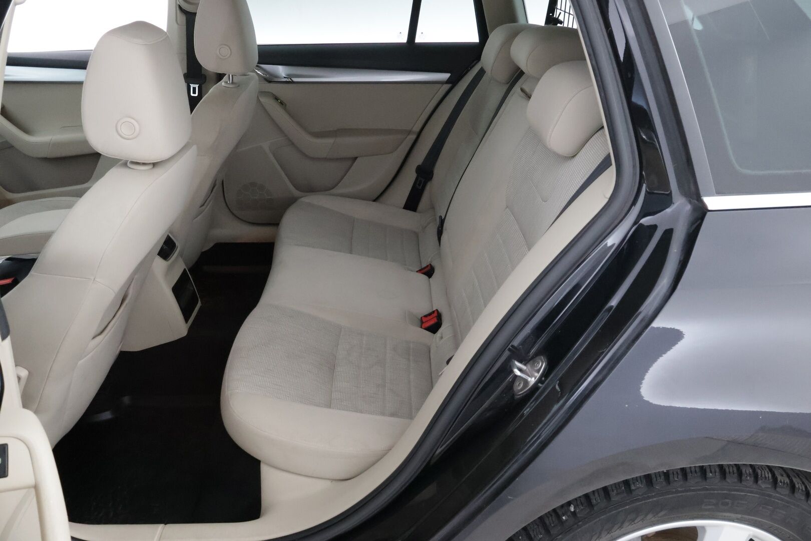 Skoda Octavia 2014 Combi 1,6 TDI Elegance DSG Autom - YritysOutlet - Myydään vain yrityksille - – Tämä auto myydään YritysOutlet -valikoimasta vain yritykselle