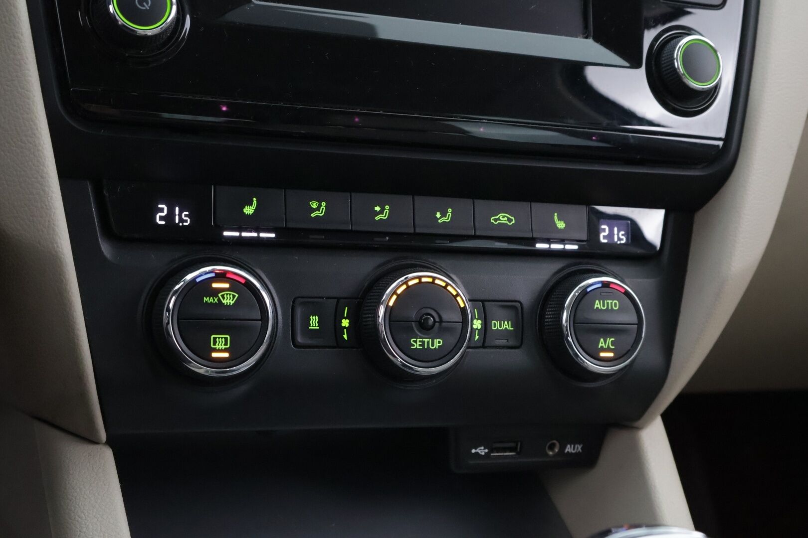 Skoda Octavia 2014 Combi 1,6 TDI Elegance DSG Autom - YritysOutlet - Myydään vain yrityksille - – Tämä auto myydään YritysOutlet -valikoimasta vain yritykselle