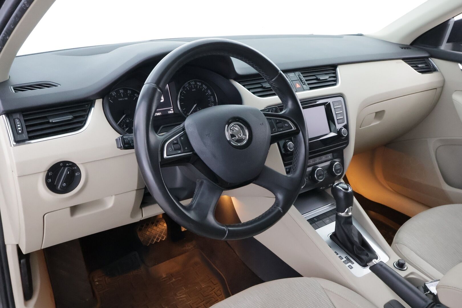 Skoda Octavia 2014 Combi 1,6 TDI Elegance DSG Autom - YritysOutlet - Myydään vain yrityksille - – Tämä auto myydään YritysOutlet -valikoimasta vain yritykselle