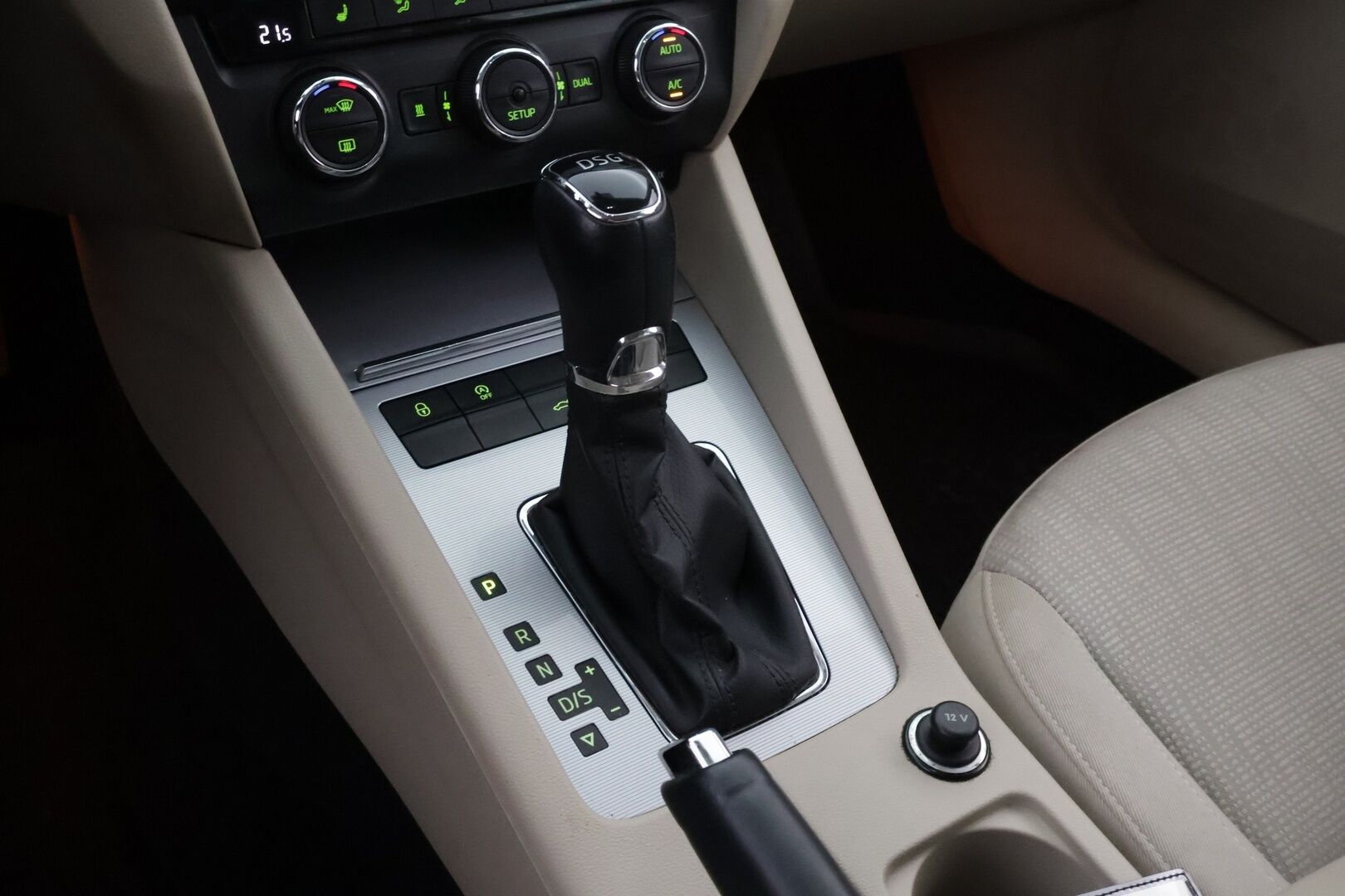 Skoda Octavia 2014 Combi 1,6 TDI Elegance DSG Autom - YritysOutlet - Myydään vain yrityksille - – Tämä auto myydään YritysOutlet -valikoimasta vain yritykselle