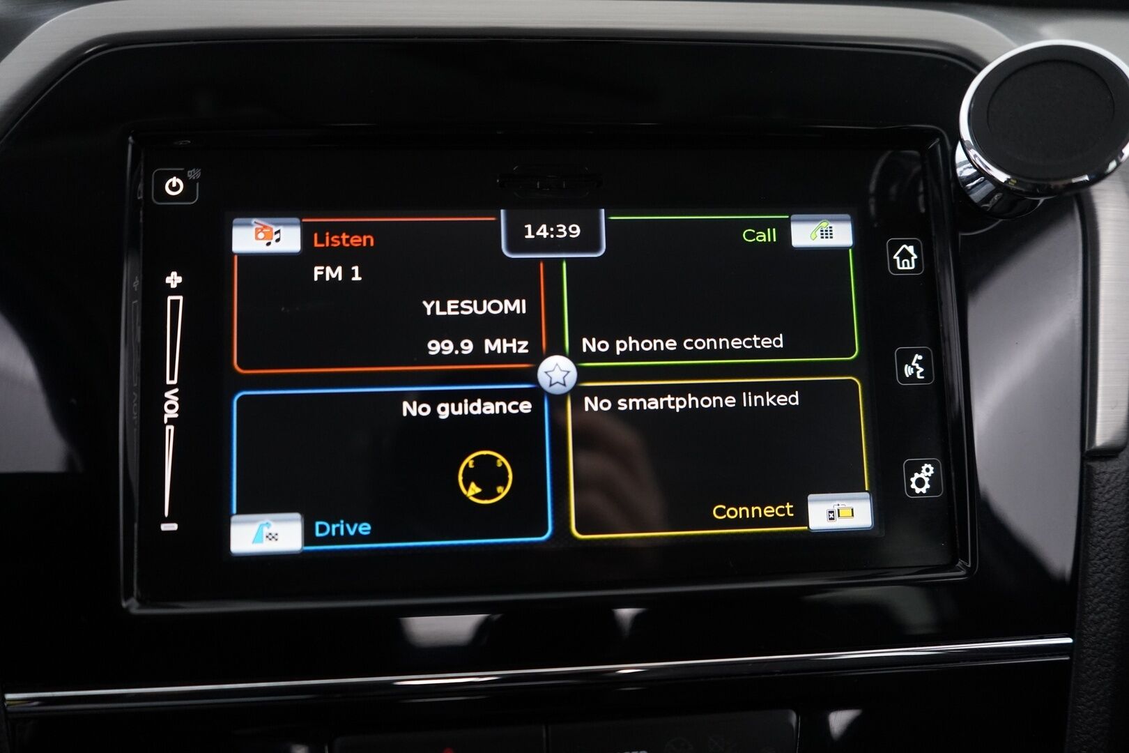 Suzuki Vitara 2018 1,4 BOOSTERJET 2WD GL+ 6AT * ACC / Lohkolämmitin / Vetokoukku / Navi * - Juuri huollettu / Kahdet OEM vanteet / Seuraava katsastus 12/2026 - HULLUT JOULUT KORKOTARJOUS 2,49% 