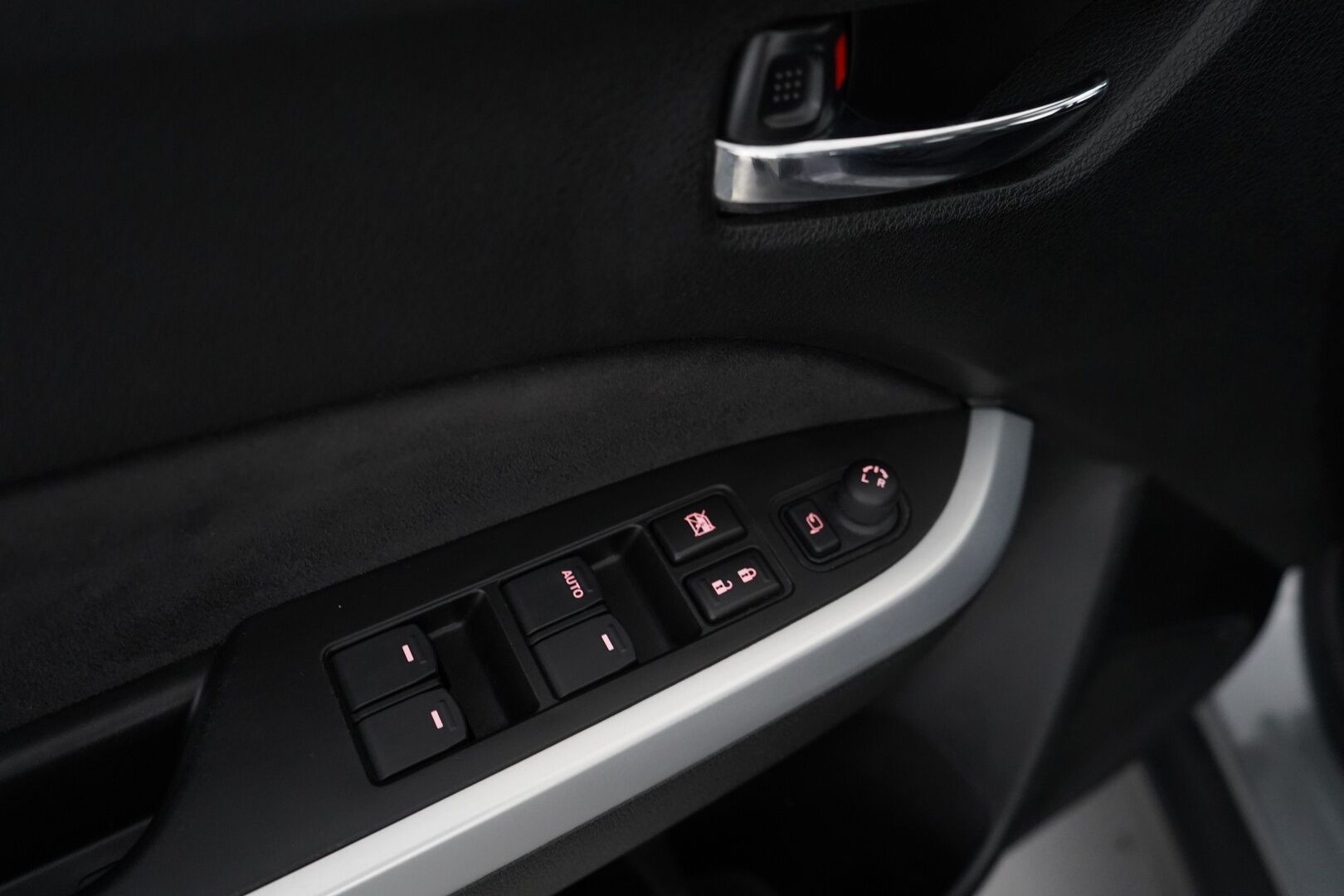 Suzuki Vitara 2018 1,4 BOOSTERJET 2WD GL+ 6AT * ACC / Lohkolämmitin / Vetokoukku / Navi * - Juuri huollettu / Kahdet OEM vanteet / Seuraava katsastus 12/2026 - HULLUT JOULUT KORKOTARJOUS 2,49% 