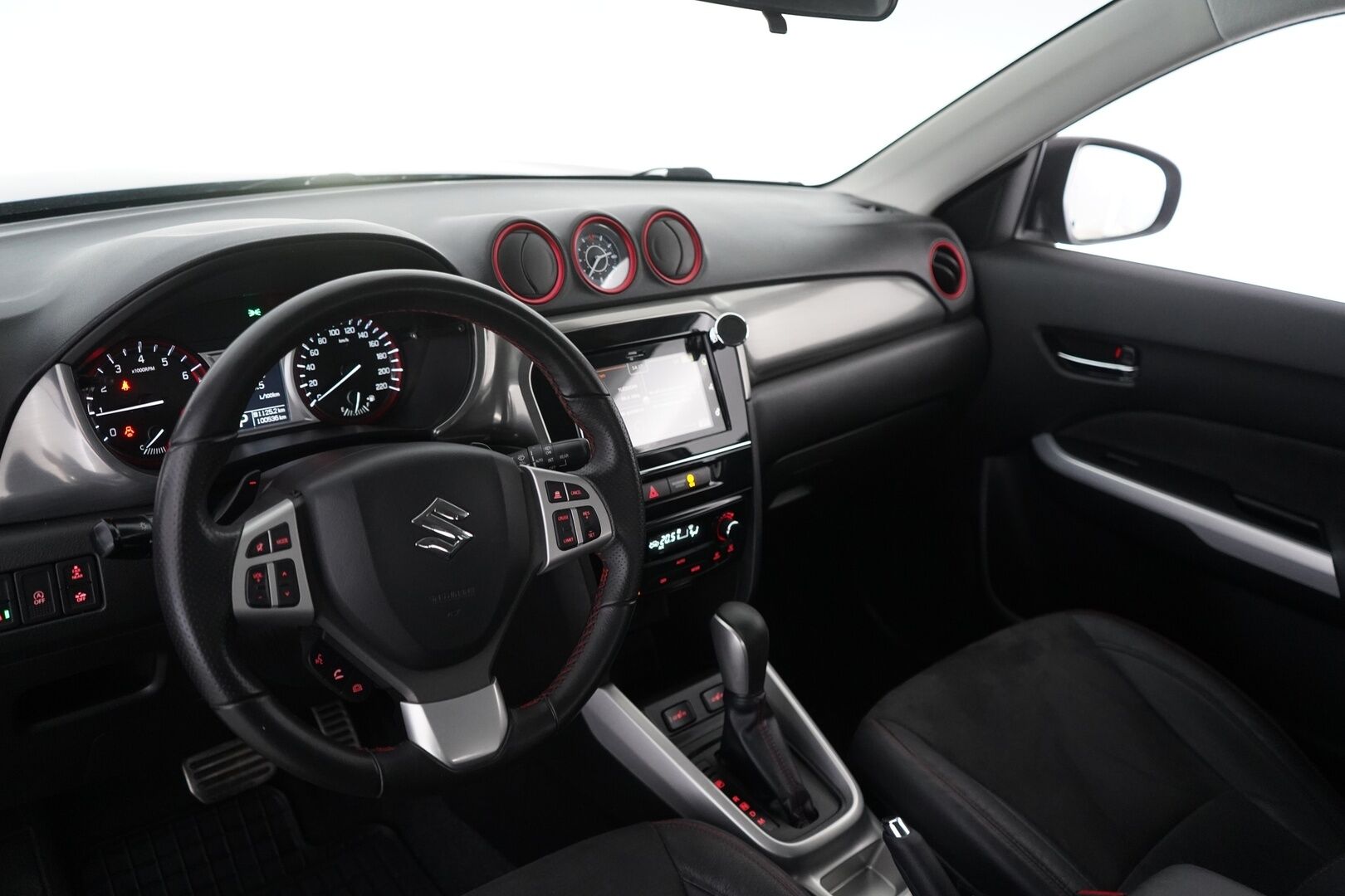 Suzuki Vitara 2018 1,4 BOOSTERJET 2WD GL+ 6AT * ACC / Lohkolämmitin / Vetokoukku / Navi * - Juuri huollettu / Kahdet OEM vanteet / Seuraava katsastus 12/2026 - HULLUT JOULUT KORKOTARJOUS 2,49% 