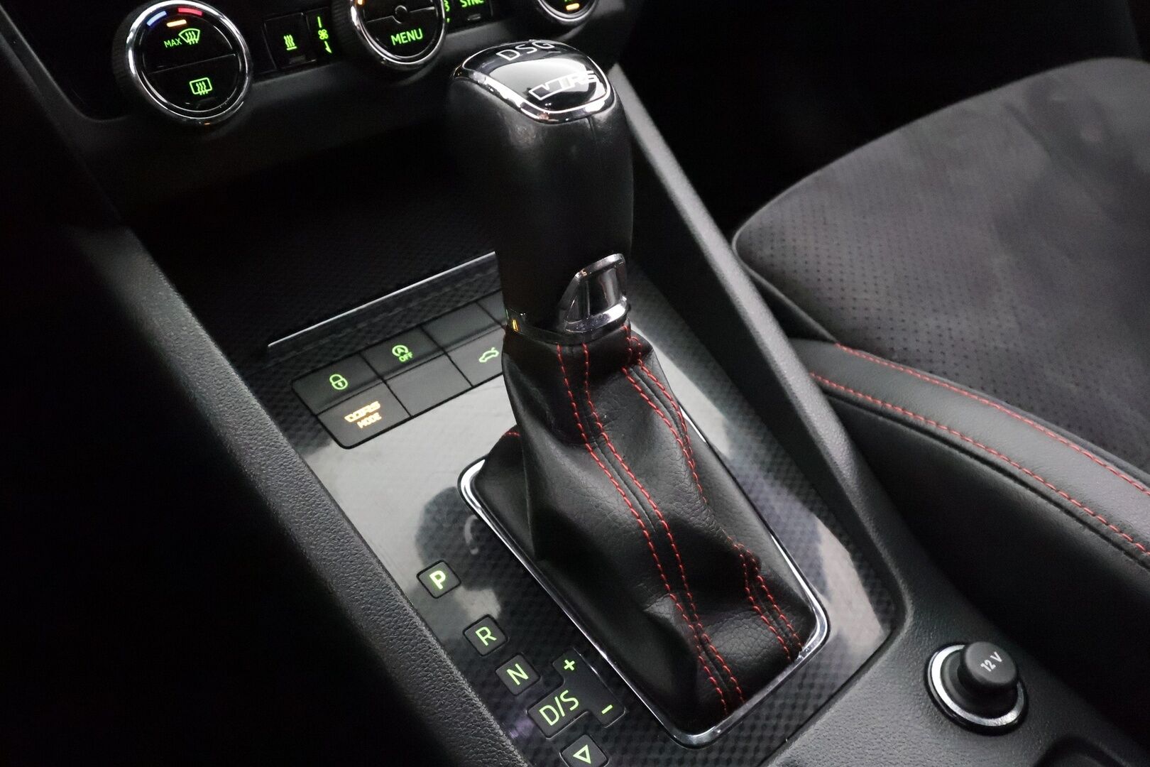 Skoda Octavia 2017 Combi 2,0 TDI 184 4x4 RS DSG * Webasto / ACC / LED / P.kamera / Canton / Navi / Apple&Android * - HULLU BLACKWEEK KORKOTARJOUS 2,49%