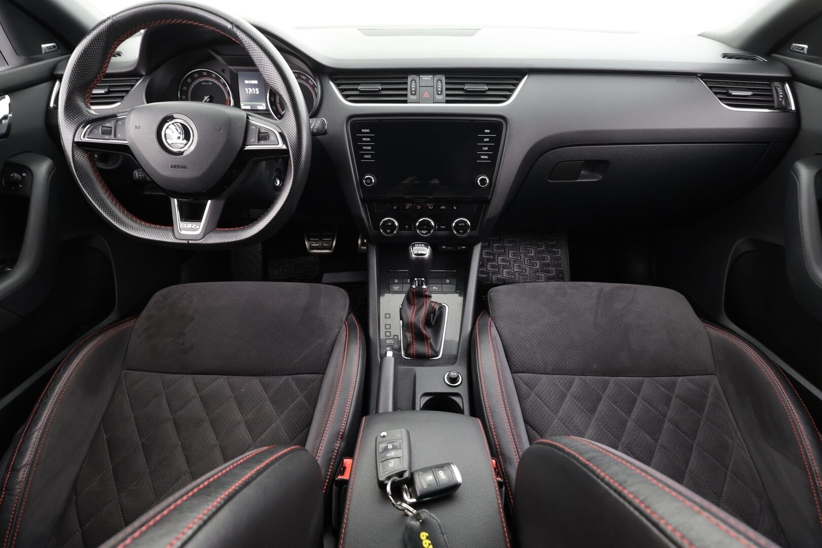 Skoda Octavia 2017 Combi 2,0 TDI 184 4x4 RS DSG * Webasto / ACC / LED / P.kamera / Canton / Navi / Apple&Android * - HULLU BLACKWEEK KORKOTARJOUS 2,49%