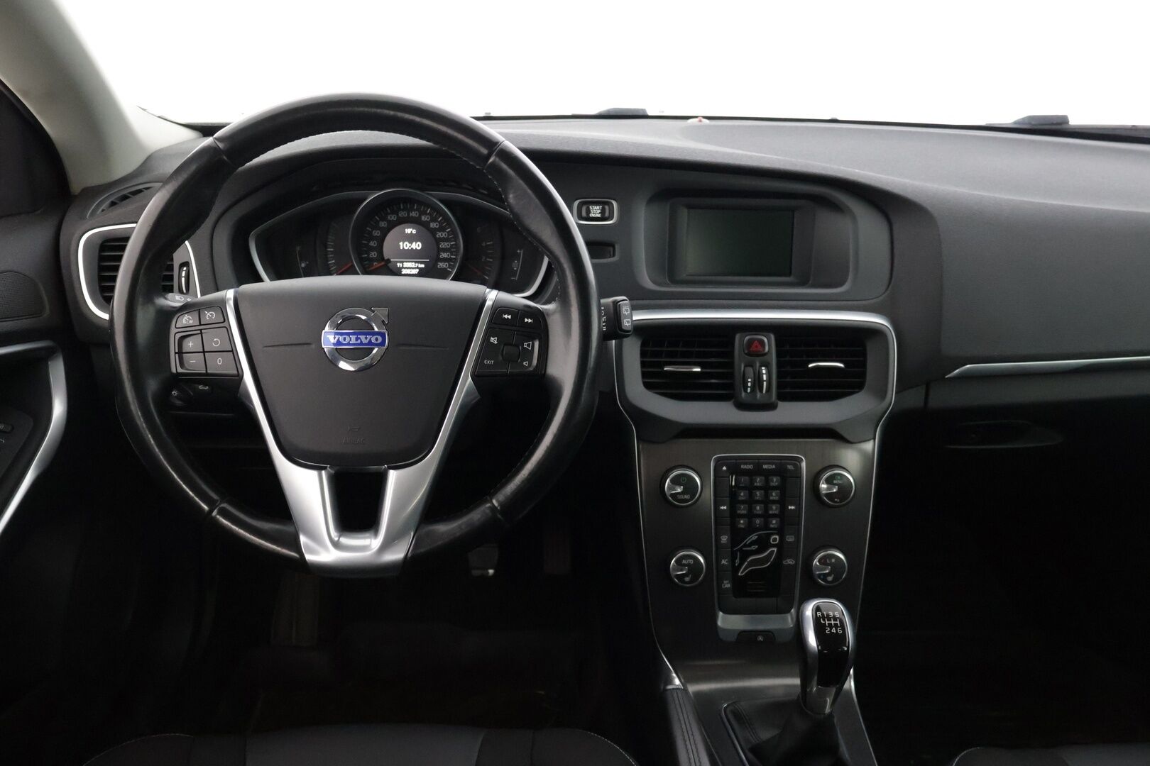 Volvo V40 2015 D2 Momentum * YritysOutlet - Myydään vain yrityksille / Jakohihna tehty 206tkm / Webasto / BT / Vakkari / Xenon * - *Katsastettu 19.9.2025 / Fiksu peli pikku laitolla! / Kahdet renkaat*