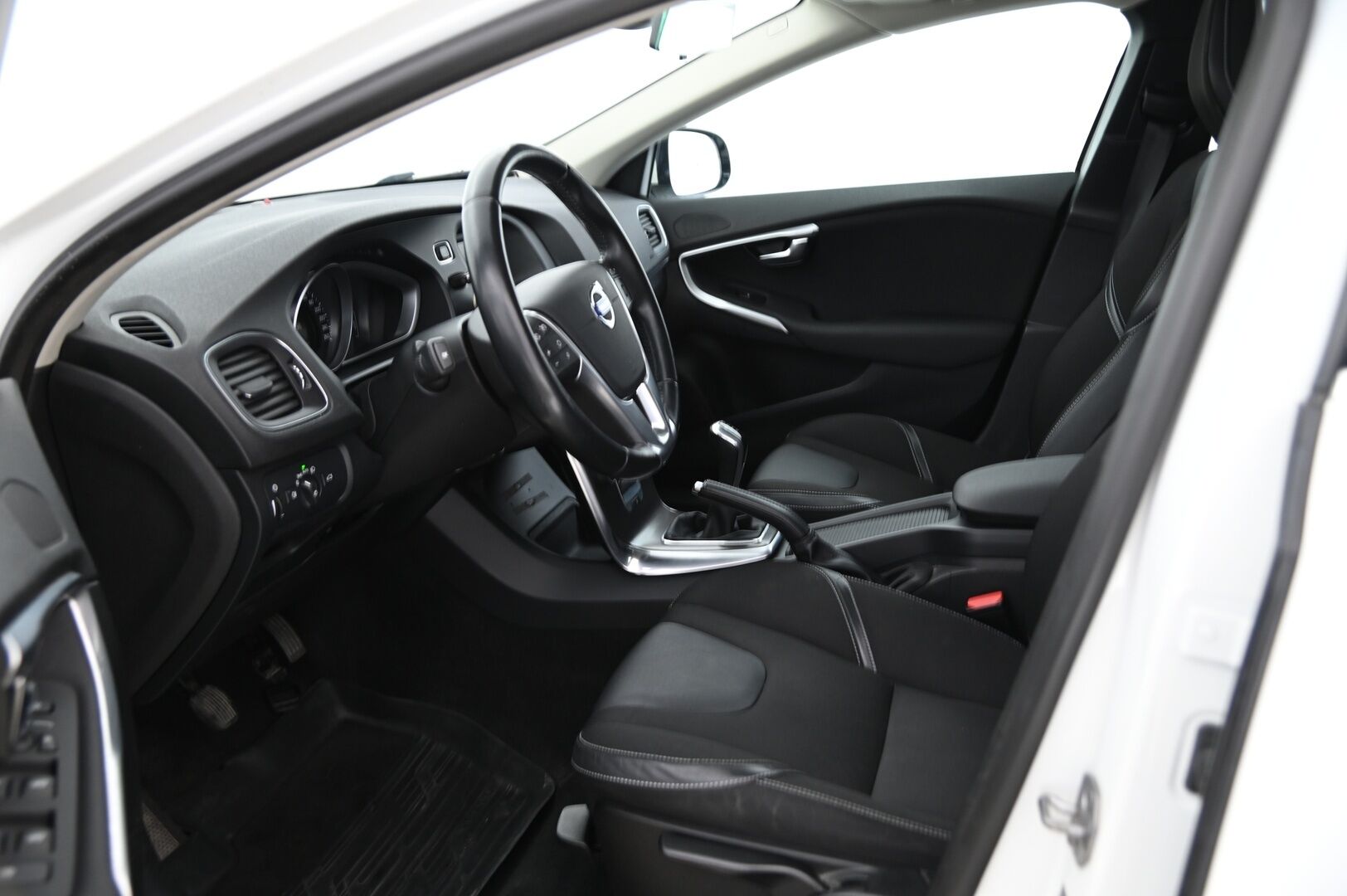 Volvo V40 2014 D2 Momentum * Webasto / BT / Vakkari / Xenon / Juuri saapunut!* **