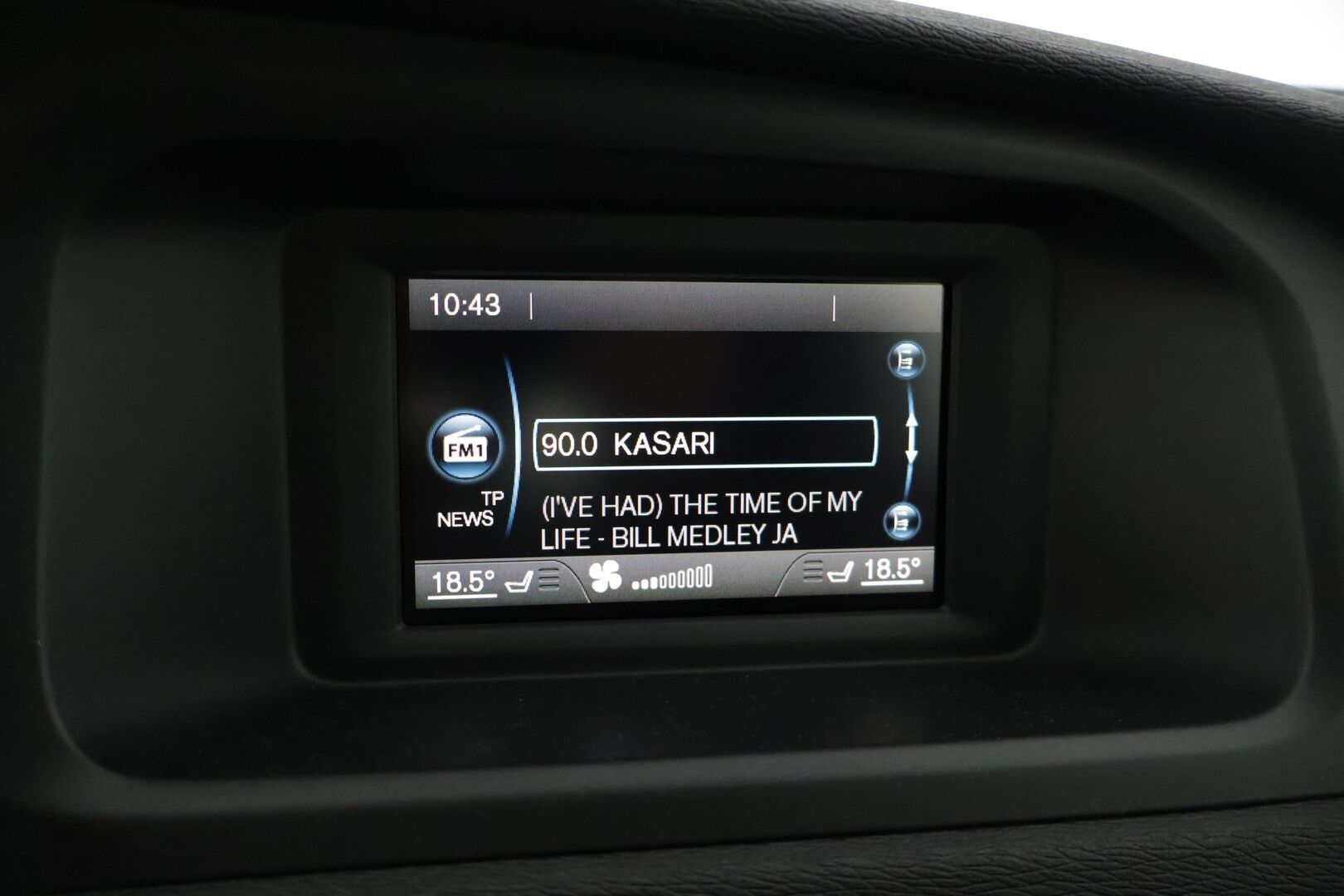 Volvo V40 2014 D2 Momentum * YritysOutlet - Myydään vain yrityksille / Jakohihna tehty 206tkm / Webasto / BT / Vakkari / Xenon * - *Katsastettu 19.9.2025 / Fiksu peli pikku laitolla! / Kahdet renkaat*