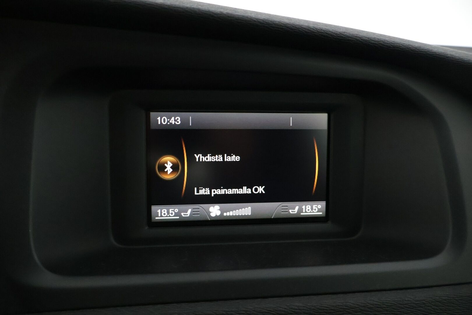 Volvo V40 2014 D2 Momentum * YritysOutlet - Myydään vain yrityksille / Jakohihna tehty 206tkm / Webasto / BT / Vakkari / Xenon * - *Katsastettu 19.9.2025 / Fiksu peli pikku laitolla! / Kahdet renkaat*