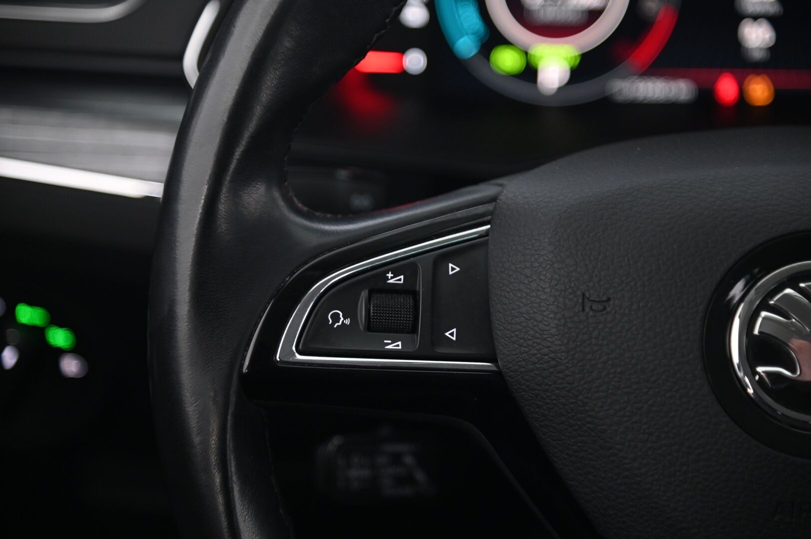 Skoda Superb 2020 Combi 1,4 TSI PHEV Style iV DSG Autom. *ACC / Webasto / Crystal / Skoda Sound System / Muistipenkki / Koukku / Kamera* - Lämmitettävä tuulilasi / Lämpöratti / Penkinlämmitys edessä ja takana / Digimittari /  / Bliss / Nahka-Alcantara