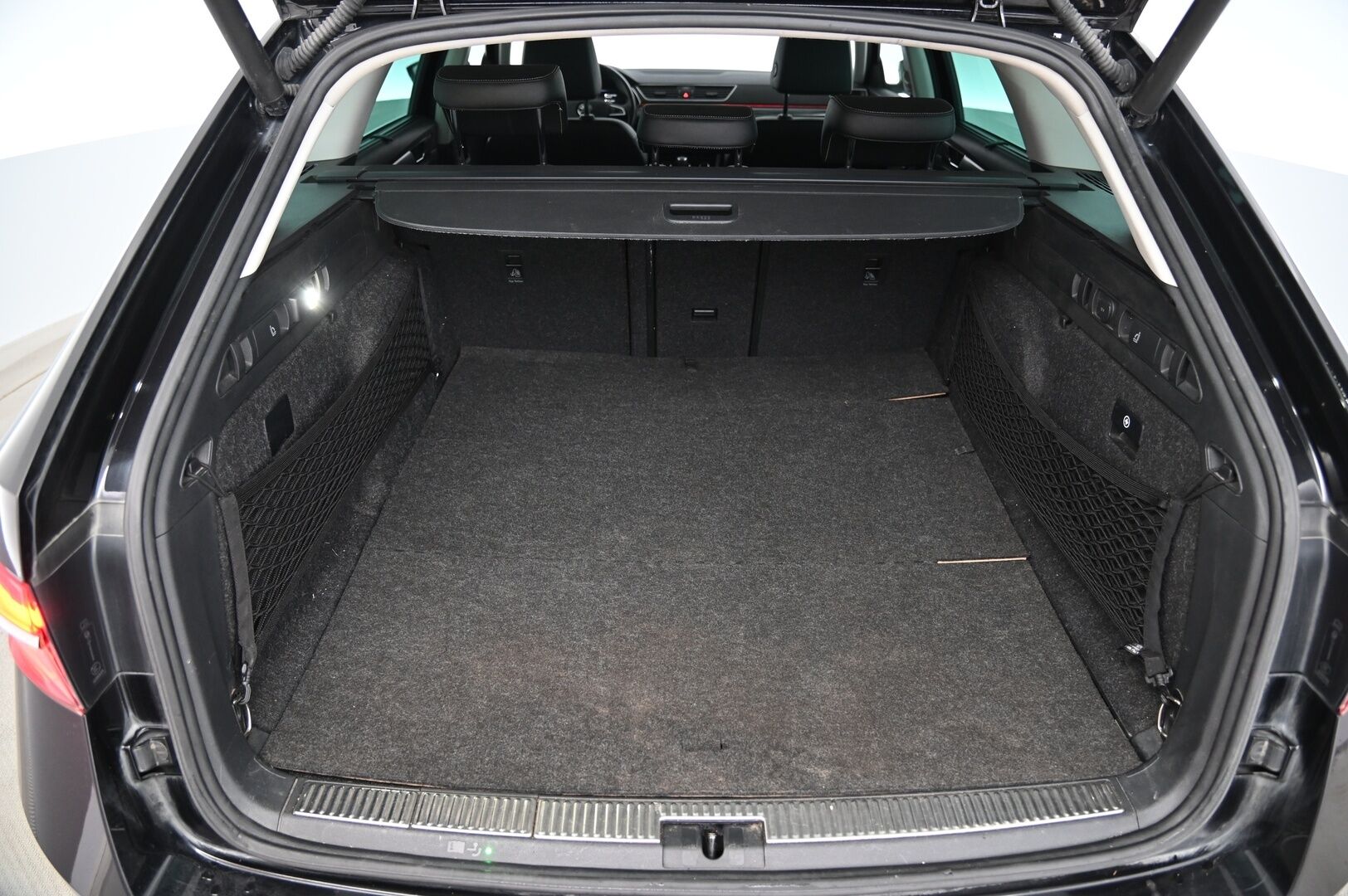 Skoda Superb 2020 Combi 1,4 TSI PHEV Style iV DSG Autom. *ACC / Webasto / Crystal / Skoda Sound System / Muistipenkki / Koukku / Kamera* - Lämmitettävä tuulilasi / Lämpöratti / Penkinlämmitys edessä ja takana / Digimittari /  / Bliss / Nahka-Alcantara