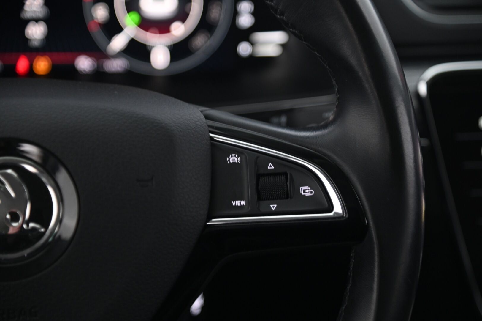 Skoda Superb 2020 Combi 1,4 TSI PHEV Style iV DSG Autom. *ACC / Webasto / Crystal / Skoda Sound System / Muistipenkki / Koukku / Kamera* - Lämmitettävä tuulilasi / Lämpöratti / Penkinlämmitys edessä ja takana / Digimittari /  / Bliss / Nahka-Alcantara