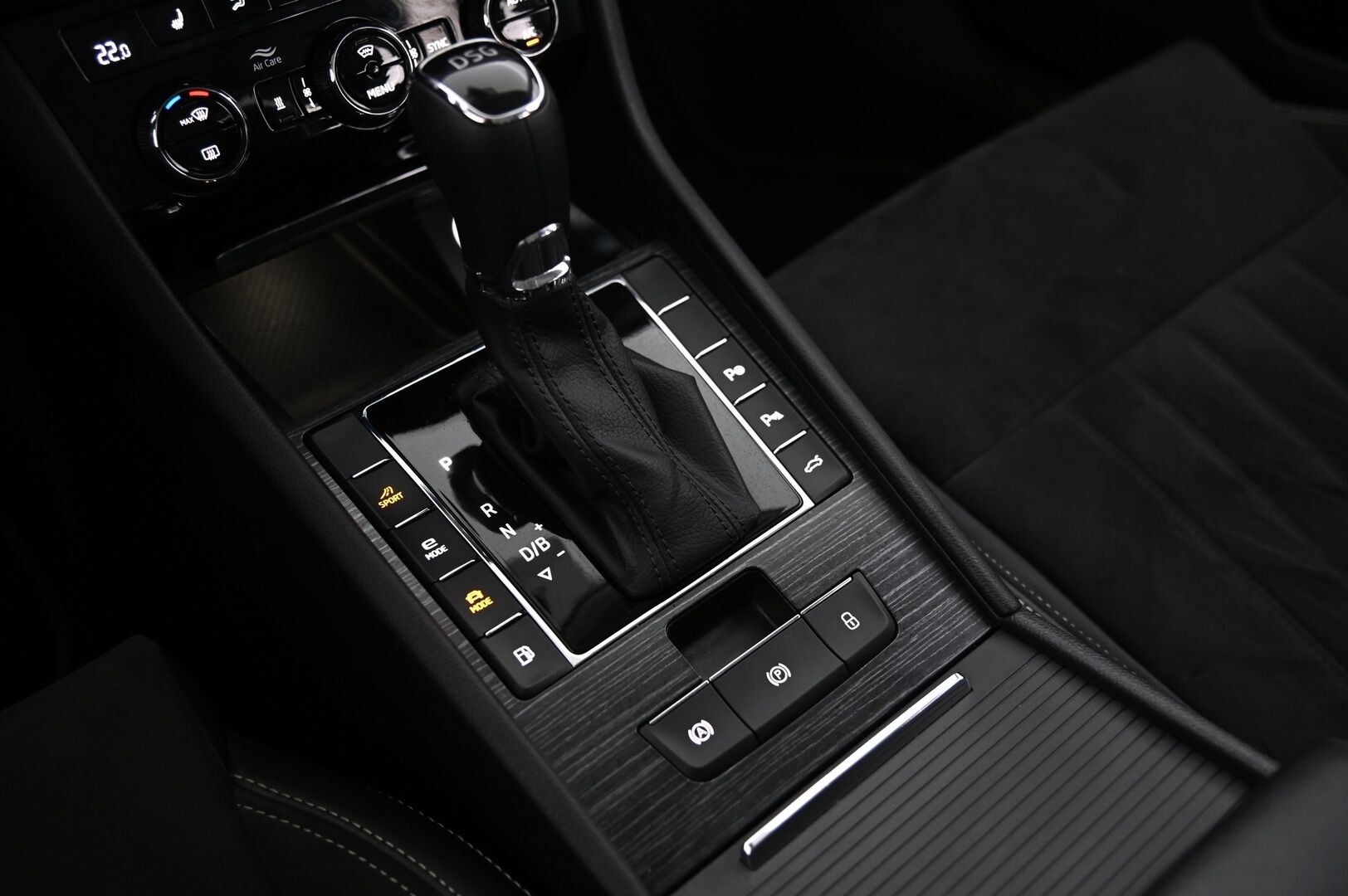 Skoda Superb 2020 Combi 1,4 TSI PHEV Style iV DSG Autom. *ACC / Webasto / Crystal / Skoda Sound System / Muistipenkki / Koukku / Kamera* - Lämmitettävä tuulilasi / Lämpöratti / Penkinlämmitys edessä ja takana / Digimittari /  / Bliss / Nahka-Alcantara