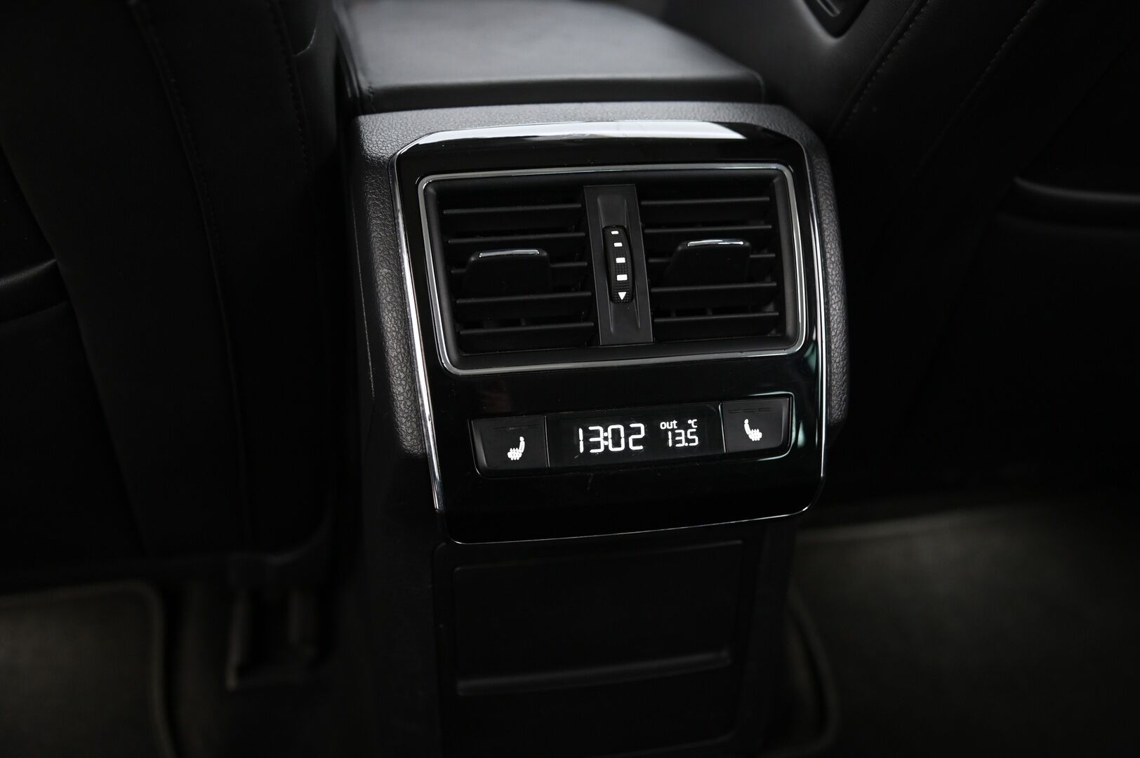 Skoda Superb 2020 Combi 1,4 TSI PHEV Style iV DSG Autom. *ACC / Webasto / Crystal / Skoda Sound System / Muistipenkki / Koukku / Kamera* - Lämmitettävä tuulilasi / Lämpöratti / Penkinlämmitys edessä ja takana / Digimittari /  / Bliss / Nahka-Alcantara