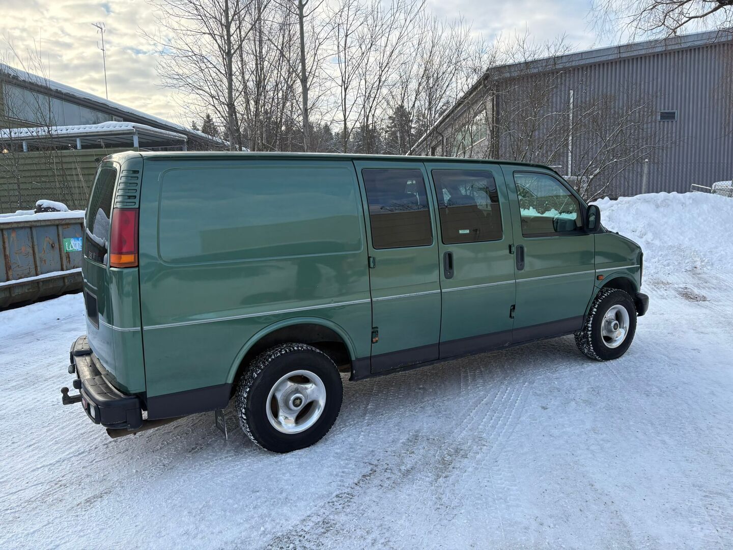 Chevrolet Chevy Van 1999 Starcraft LX 6,5TD V8 AT (2+3h)*YritysOutlet - Myydään vain yrityksille* Suomiauto / Vetokoukku / 2x renkaat / Siisti!* - – Tämä auto myydään YritysOutlet -valikoimasta vain yritykselle