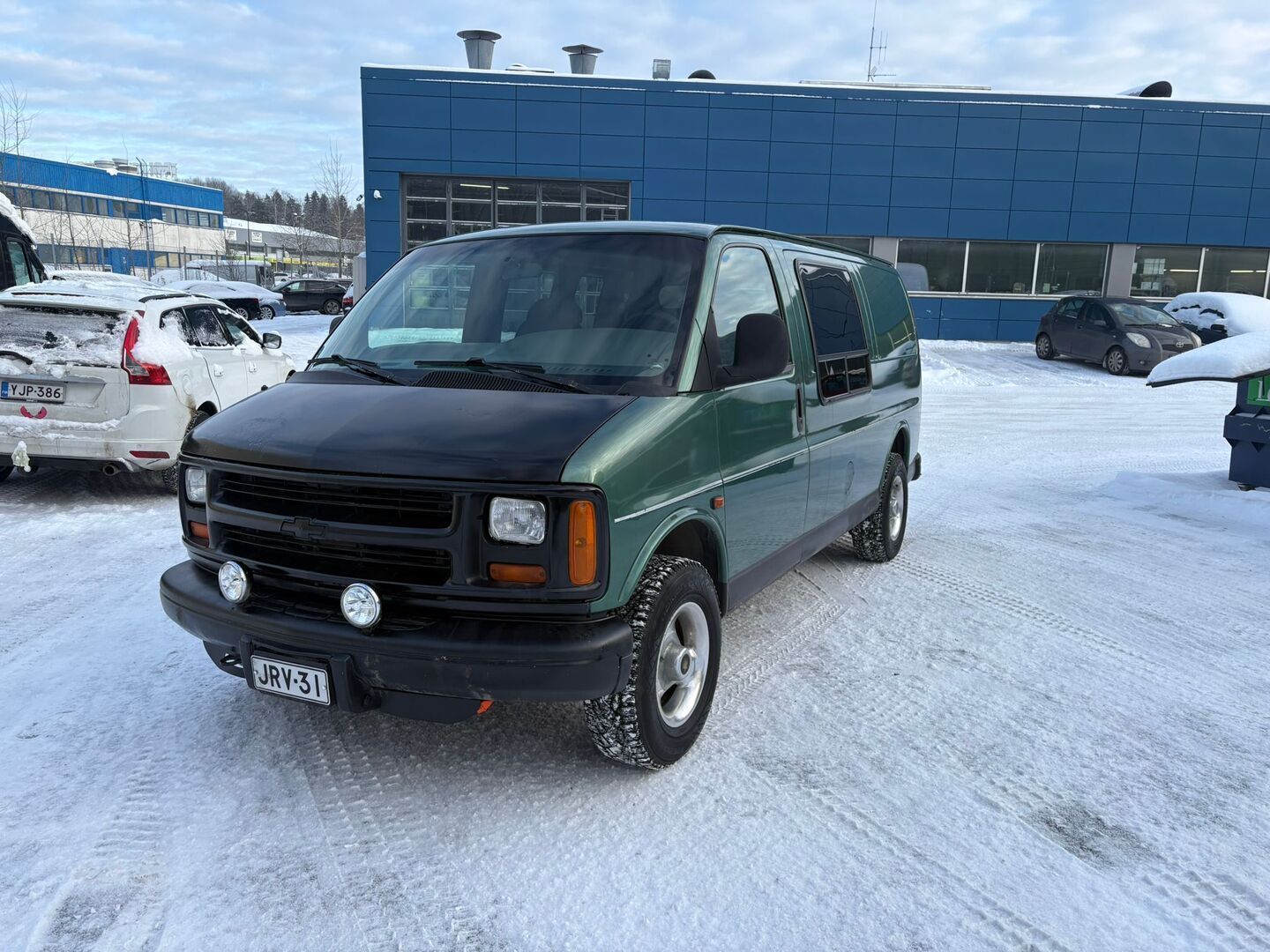 Chevrolet Chevy Van 1999 Starcraft LX 6,5TD V8 AT (2+3h)*YritysOutlet - Myydään vain yrityksille* Suomiauto / Vetokoukku / 2x renkaat / Siisti!* - – Tämä auto myydään YritysOutlet -valikoimasta vain yritykselle