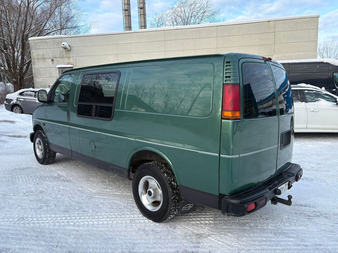 Chevrolet Chevy Van 1999 Starcraft LX 6,5TD V8 AT (2+3h)*YritysOutlet - Myydään vain yrityksille* Suomiauto / Vetokoukku / 2x renkaat / Siisti!* - – Tämä auto myydään YritysOutlet -valikoimasta vain yritykselle