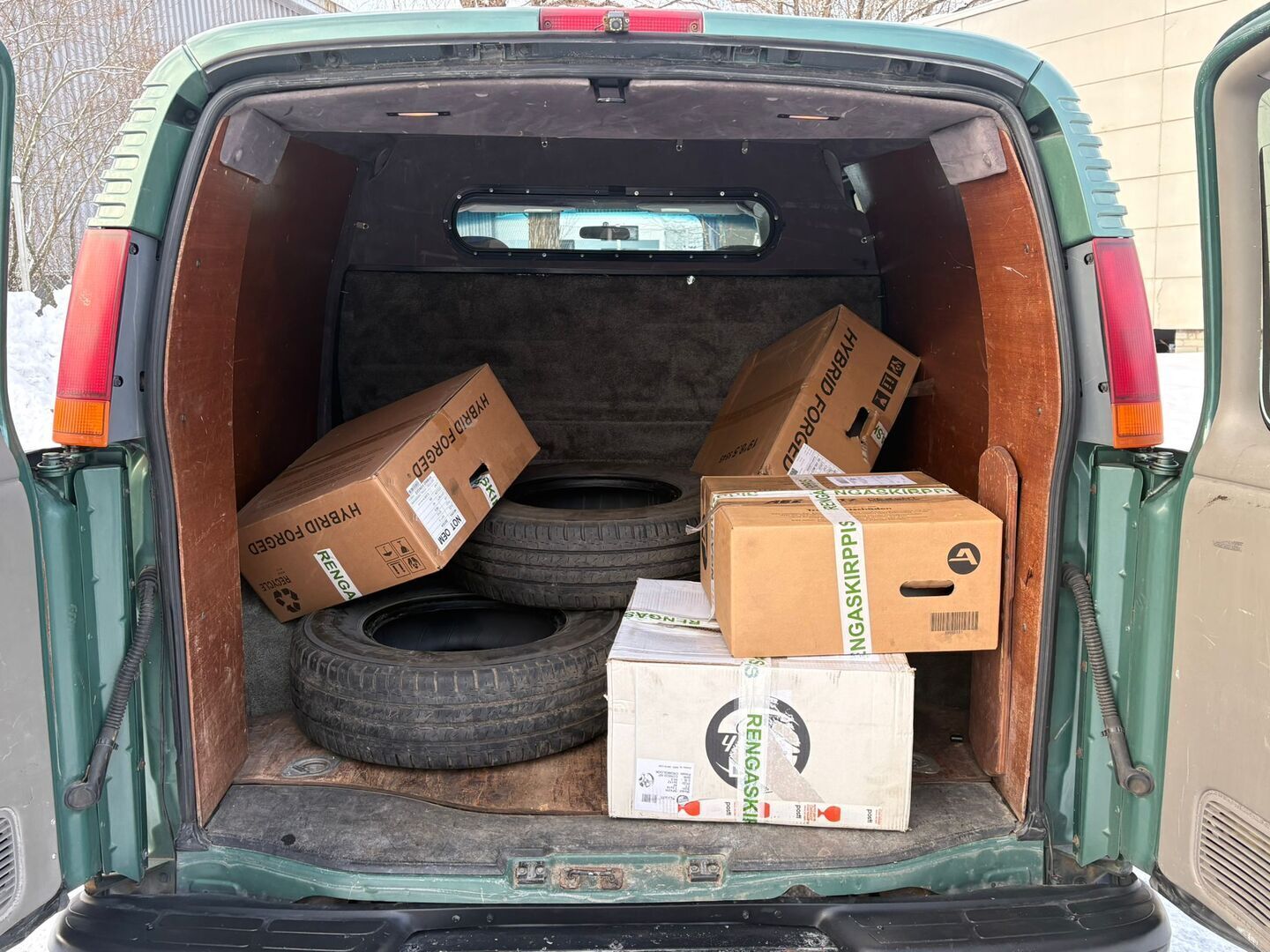 Chevrolet Chevy Van 1999 Starcraft LX 6,5TD V8 AT (2+3h)*YritysOutlet - Myydään vain yrityksille* Suomiauto / Vetokoukku / 2x renkaat / Siisti!* - – Tämä auto myydään YritysOutlet -valikoimasta vain yritykselle