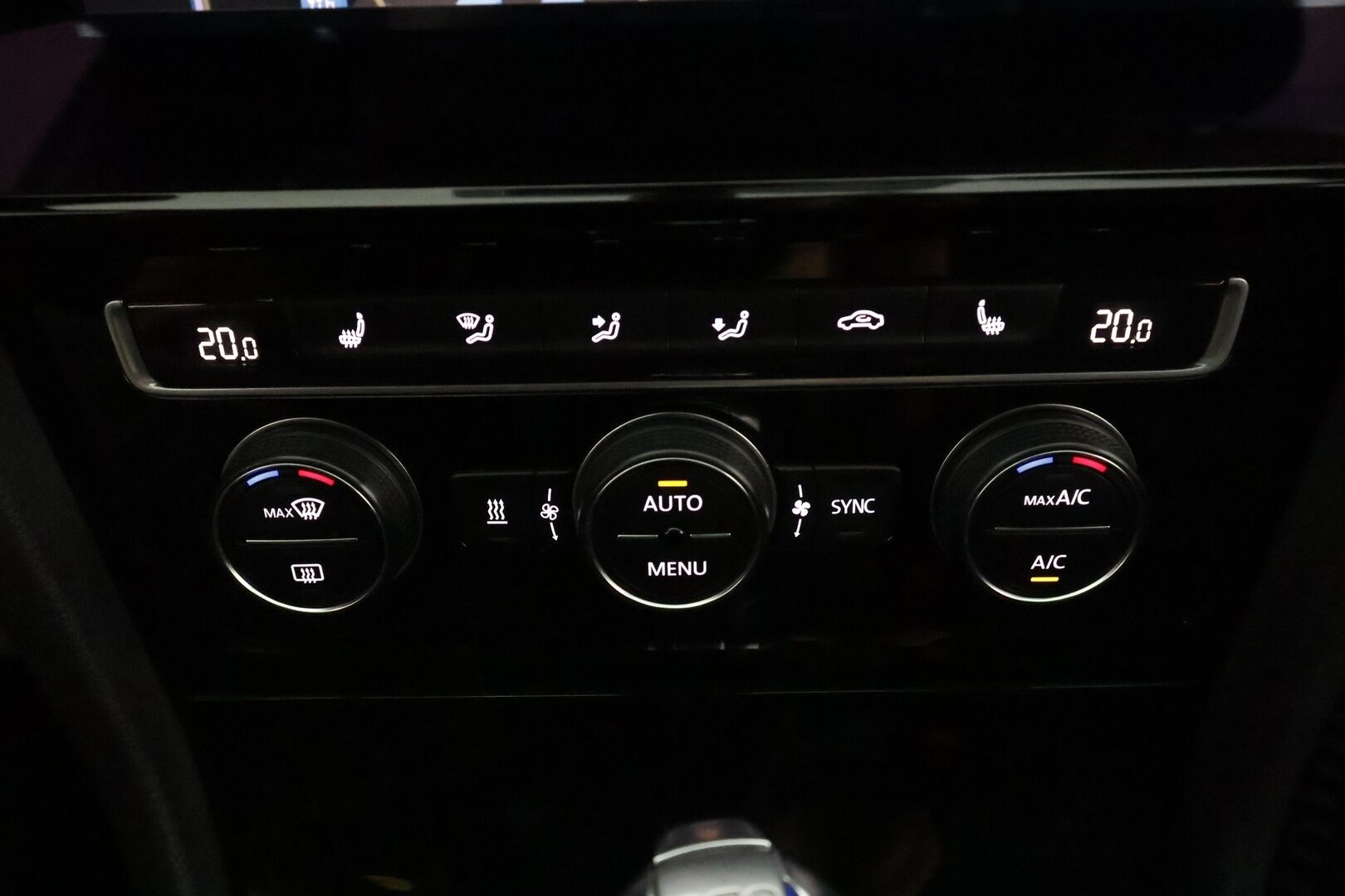 Volkswagen Golf 2018 GTE Plug-In Hybrid 150 kW DSG-automaatti **Webasto / Adapt.Vakkari / P.Tutkat / LED-valot / Navi / Digimittaristo** - 2x Laturi / 2x Renkaat