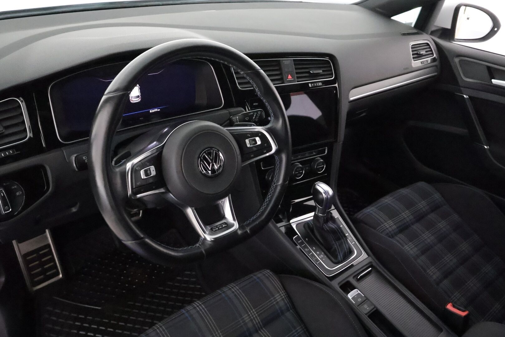 Volkswagen Golf 2018 GTE Plug-In Hybrid 150 kW DSG-automaatti **Webasto / Adapt.Vakkari / P.Tutkat / LED-valot / Navi / Digimittaristo** - 2x Laturi / 2x Renkaat