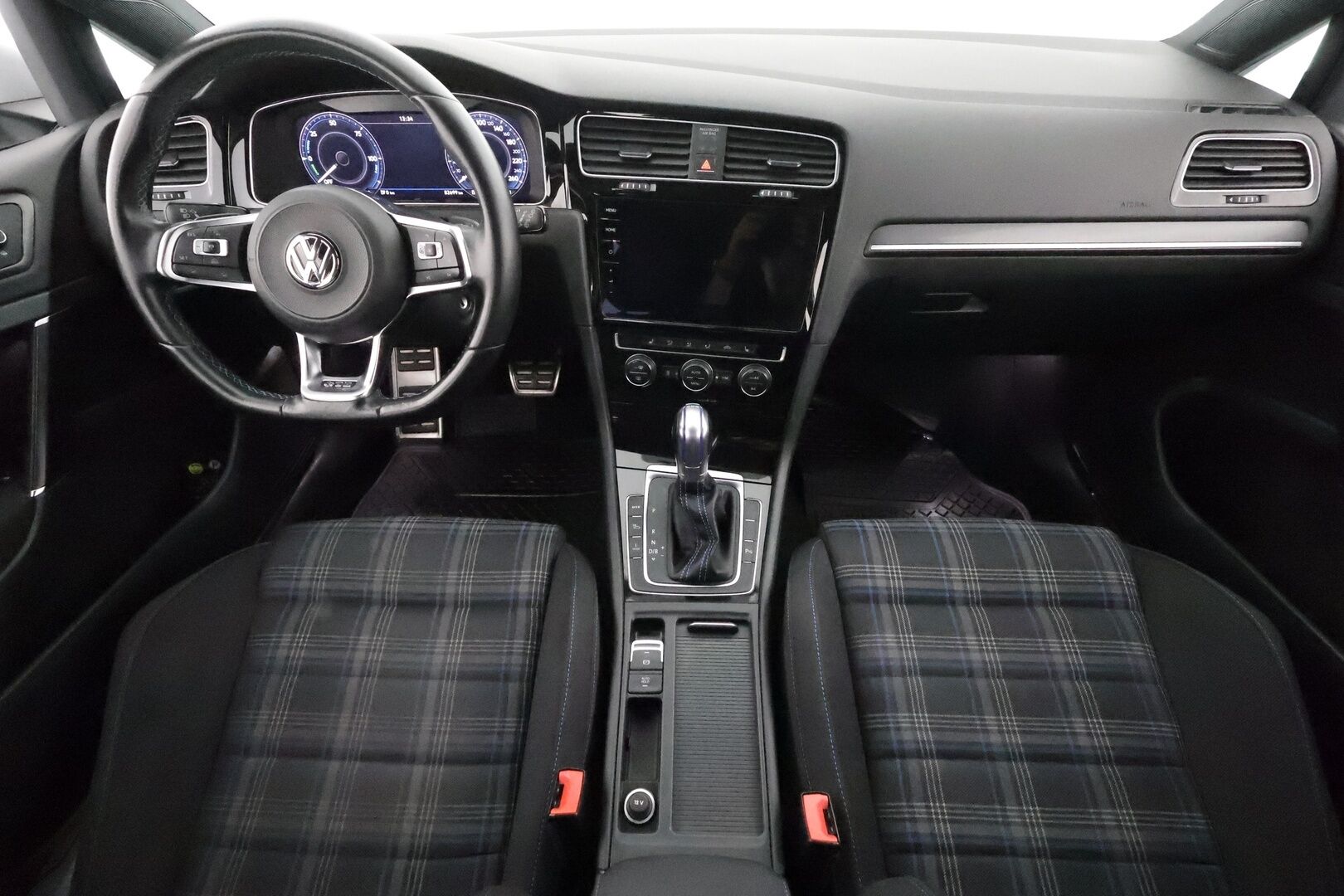 Volkswagen Golf 2018 GTE Plug-In Hybrid 150 kW DSG-automaatti **Webasto / Adapt.Vakkari / P.Tutkat / LED-valot / Navi / Digimittaristo** - 2x Laturi / 2x Renkaat