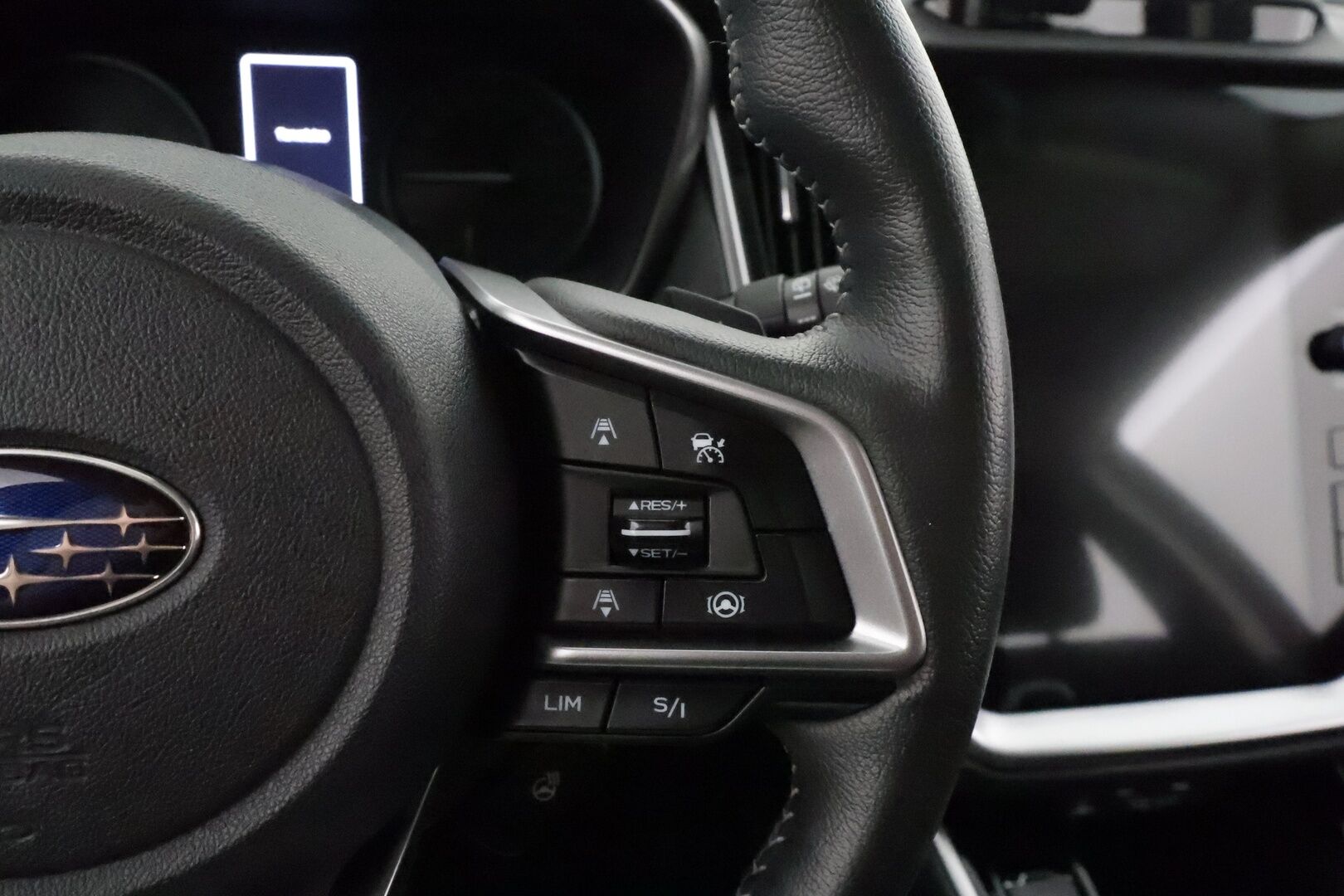 Subaru Outback 2022 2,5i Adventure CVT **Adapt.Vakkari / Koukku / LED-valot / P.Kamera / Sisätilanlämmitin / Kaistavahti** - 3,99 % KORKOTARJOUS TÄHÄN AUTOON - Suomi-auto / Kahdet Renkaat