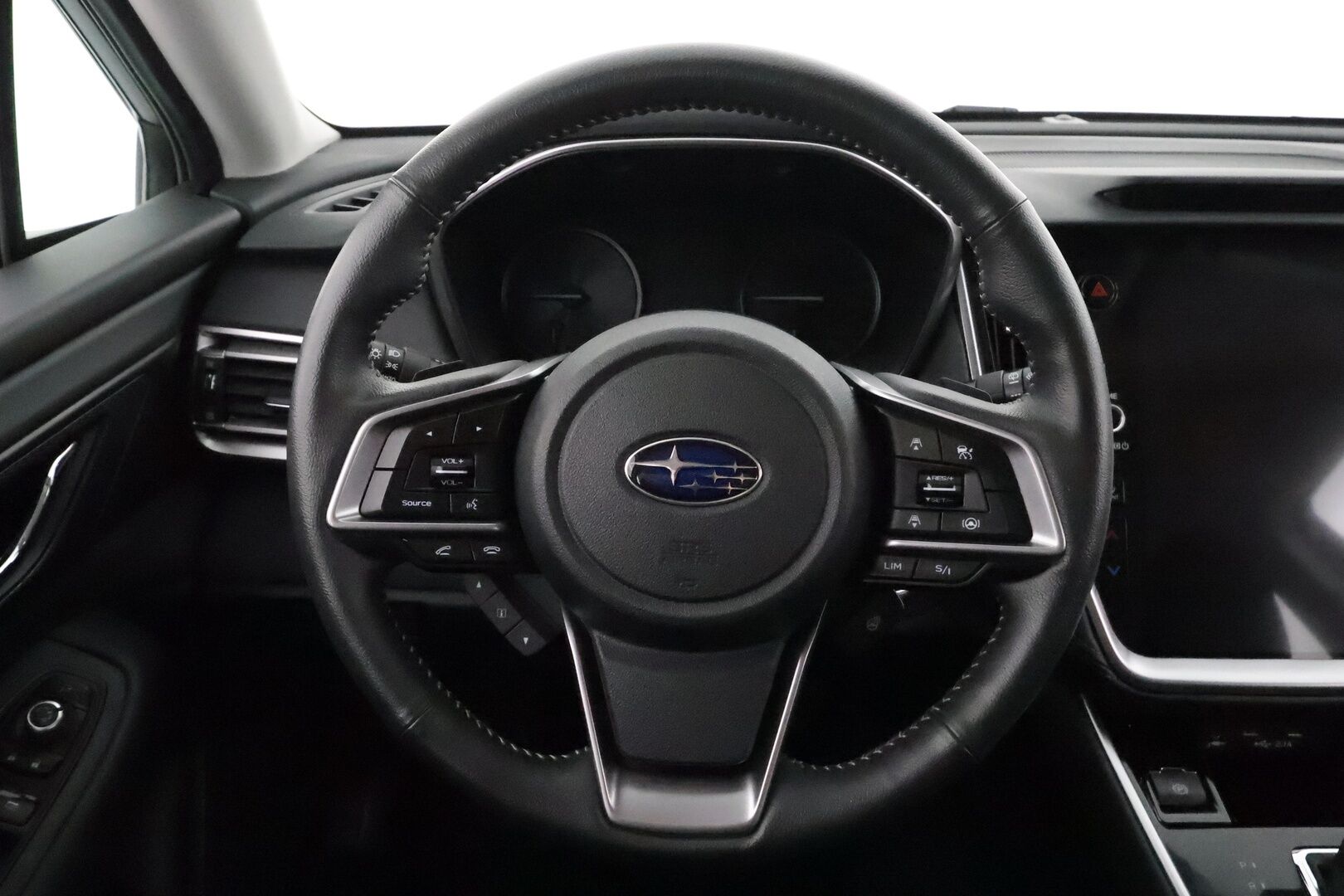 Subaru Outback 2022 2,5i Adventure CVT **Adapt.Vakkari / Koukku / LED-valot / P.Kamera / Sisätilanlämmitin / Kaistavahti** - 3,99 % KORKOTARJOUS TÄHÄN AUTOON - Suomi-auto / Kahdet Renkaat