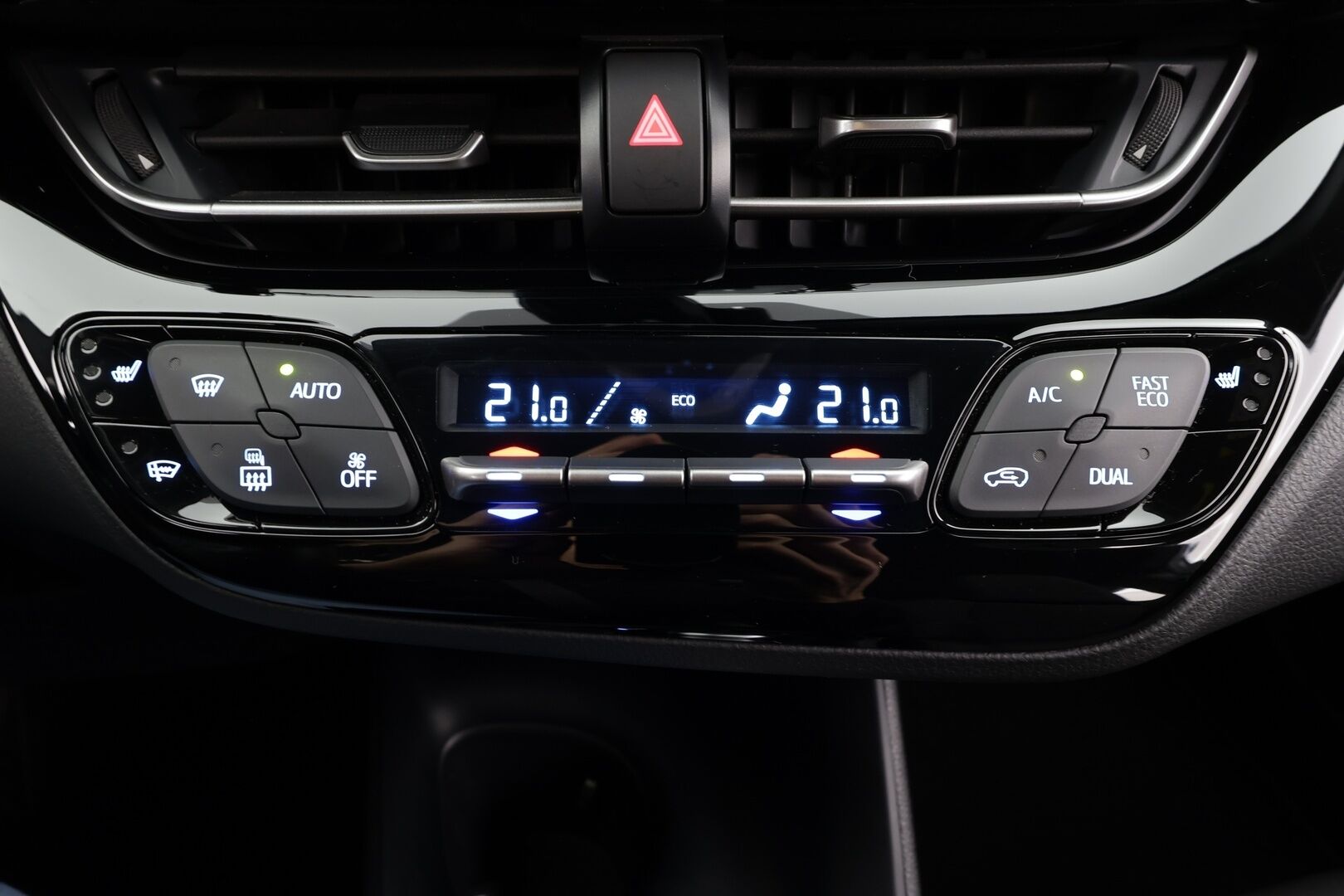 Toyota C-HR 2022 1,8 Hybrid Active Plus * ACC / P.kamera / LED / Navi / KeylessGo / Kaistavahti * - Suomi-auto / Kahdet renkaat aluvanteilla / Merkkihuollettu / Juuri katsastettu - HULLUT BLACKWEEK JATKOT - KORKOTARJOUS 2,49%