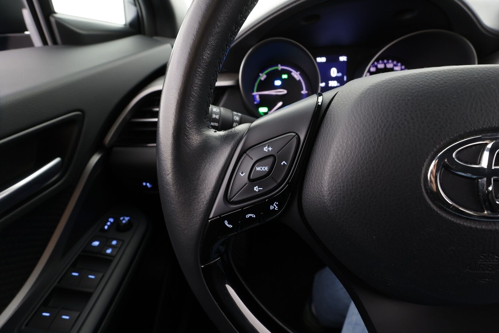 Toyota C-HR 2022 1,8 Hybrid Active Plus * ACC / P.kamera / LED / Navi / KeylessGo / Kaistavahti * - Suomi-auto / Kahdet renkaat aluvanteilla / Merkkihuollettu / Juuri katsastettu - HULLUT BLACKWEEK JATKOT - KORKOTARJOUS 2,49%