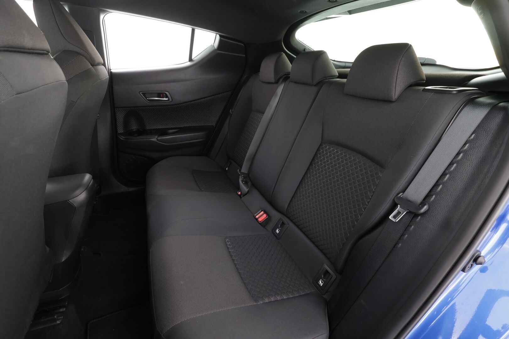 Toyota C-HR 2022 1,8 Hybrid Active Plus * ACC / P.kamera / LED / Navi / KeylessGo / Kaistavahti * - Suomi-auto / Kahdet renkaat aluvanteilla / Merkkihuollettu / Juuri katsastettu