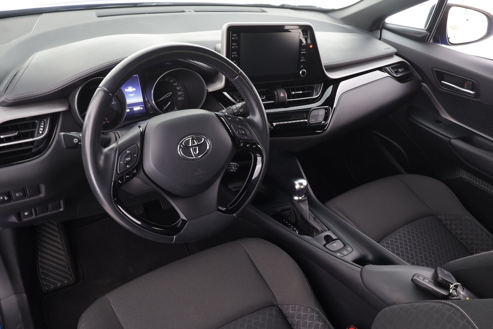 Toyota C-HR 2022 1,8 Hybrid Active Plus * ACC / P.kamera / LED / Navi / KeylessGo / Kaistavahti * - Suomi-auto / Kahdet renkaat aluvanteilla / Merkkihuollettu / Juuri katsastettu - HULLUT BLACKWEEK JATKOT - KORKOTARJOUS 2,49%