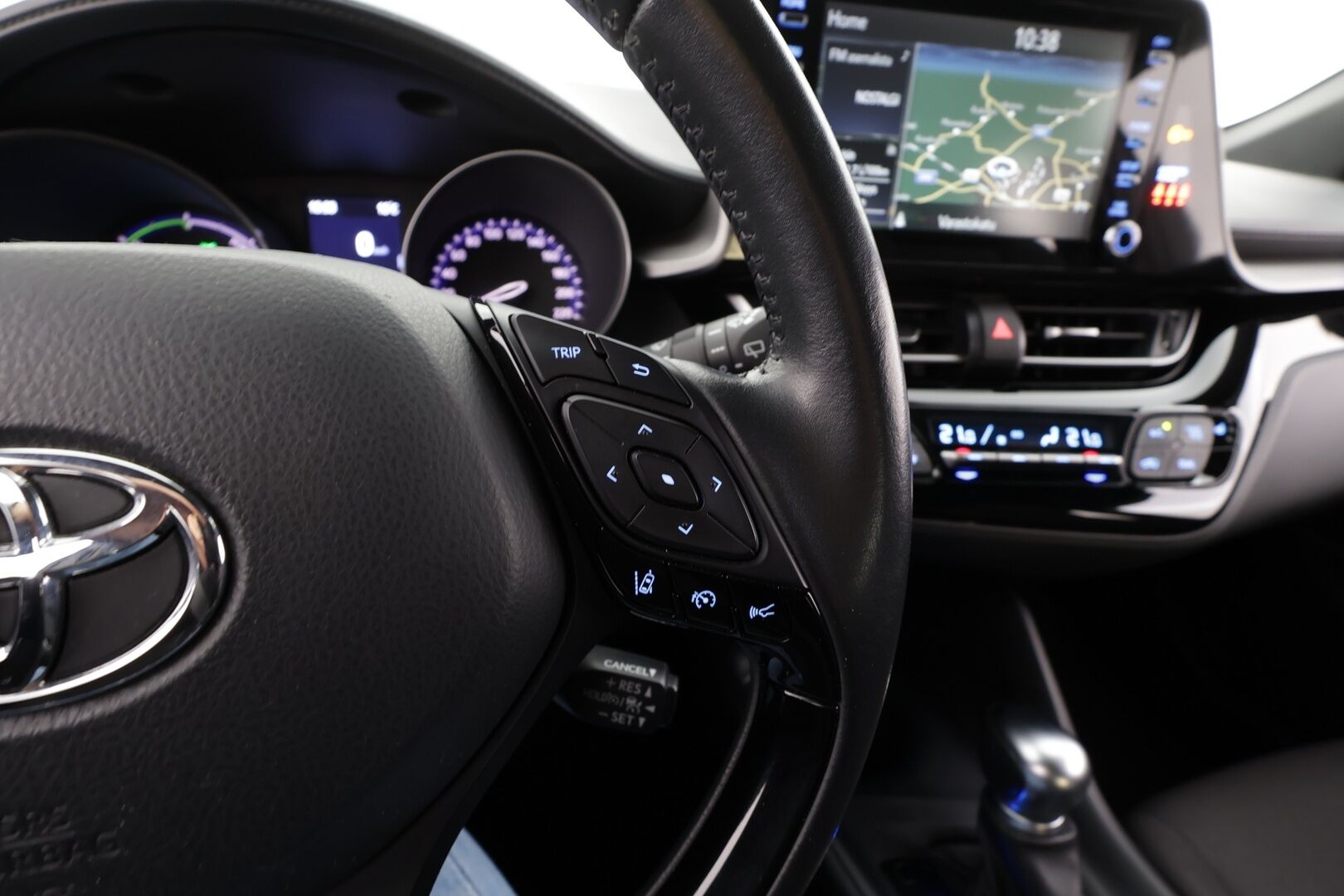 Toyota C-HR 2022 1,8 Hybrid Active Plus * ACC / P.kamera / LED / Navi / KeylessGo / Kaistavahti * - Suomi-auto / Kahdet renkaat aluvanteilla / Merkkihuollettu / Juuri katsastettu