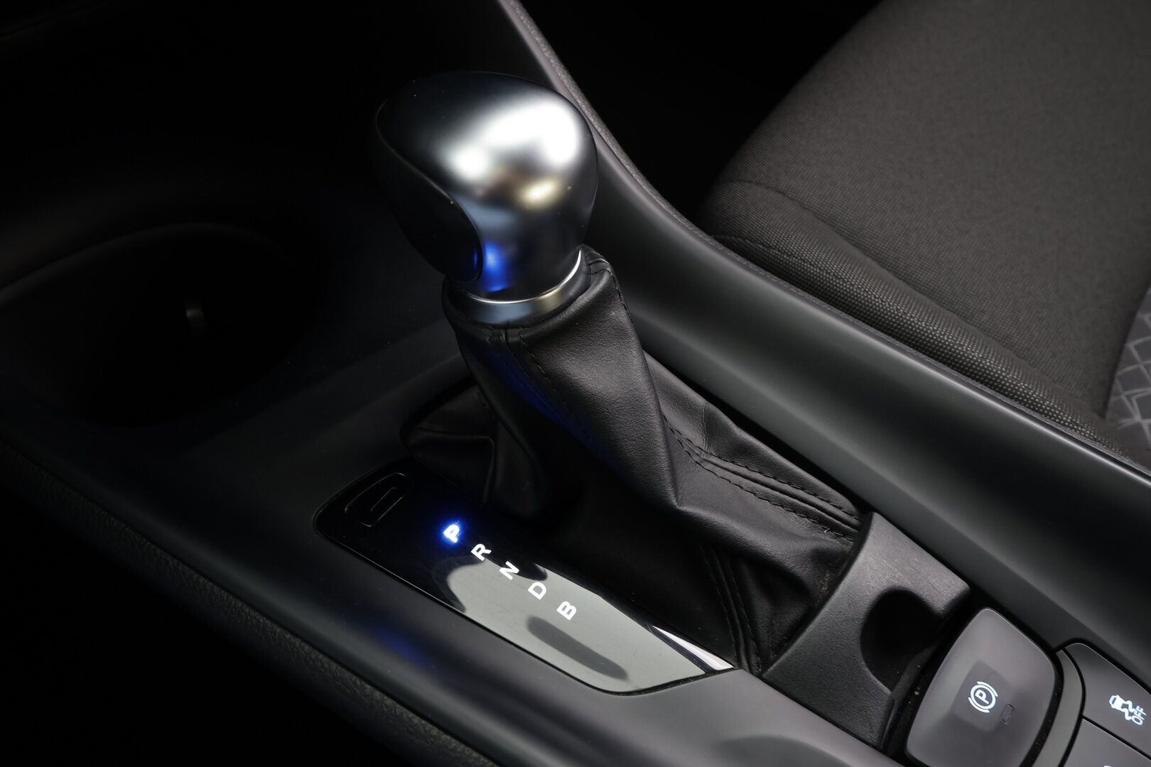 Toyota C-HR 2022 1,8 Hybrid Active Plus * ACC / P.kamera / LED / Navi / KeylessGo / Kaistavahti * - Suomi-auto / Kahdet renkaat aluvanteilla / Merkkihuollettu / Juuri katsastettu - HULLUT BLACKWEEK JATKOT - KORKOTARJOUS 2,49%