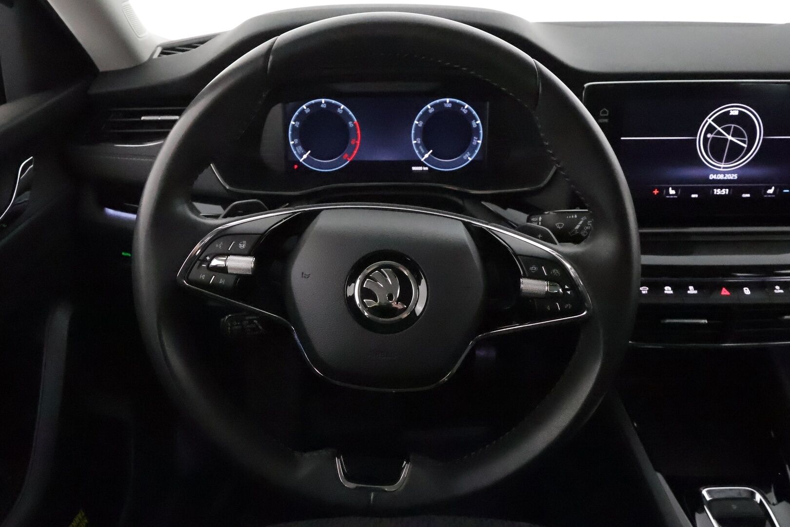 Skoda Octavia 2022 Combi 1.0 TSI Style eTEC DSG Autom. **Adapt.vakkari / Matrix LED / Muistipenkki / Koukku / P.kamera / Digimittaristo / Webasto** - Suomi-auto / Kahdet renkaat aluvanteilla / Penkinlämmittimet takana / Digimittaristo / Tuulilasin ja ratin lämmitin
