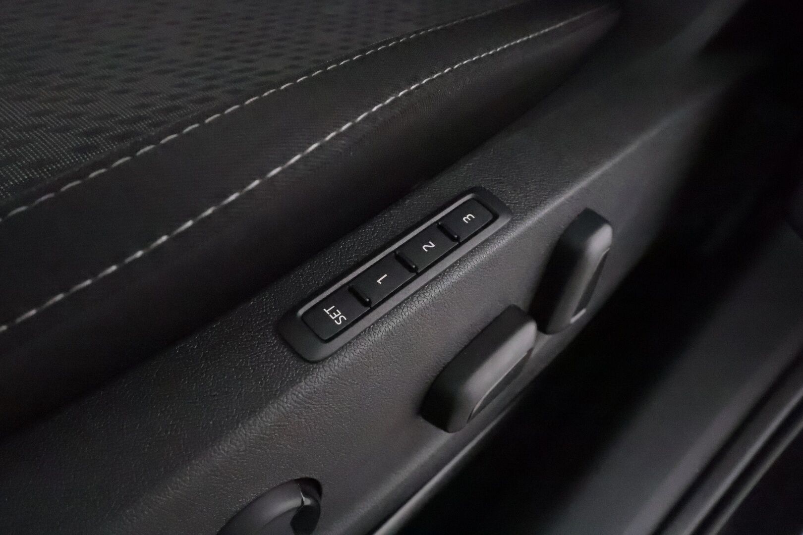 Skoda Octavia 2022 Combi 1.0 TSI Style eTEC DSG Autom. **Adapt.vakkari / Matrix LED / Muistipenkki / Koukku / P.kamera / Digimittaristo / Webasto** - Suomi-auto / Kahdet renkaat aluvanteilla / Penkinlämmittimet takana / Digimittaristo / Tuulilasin ja ratin lämmitin