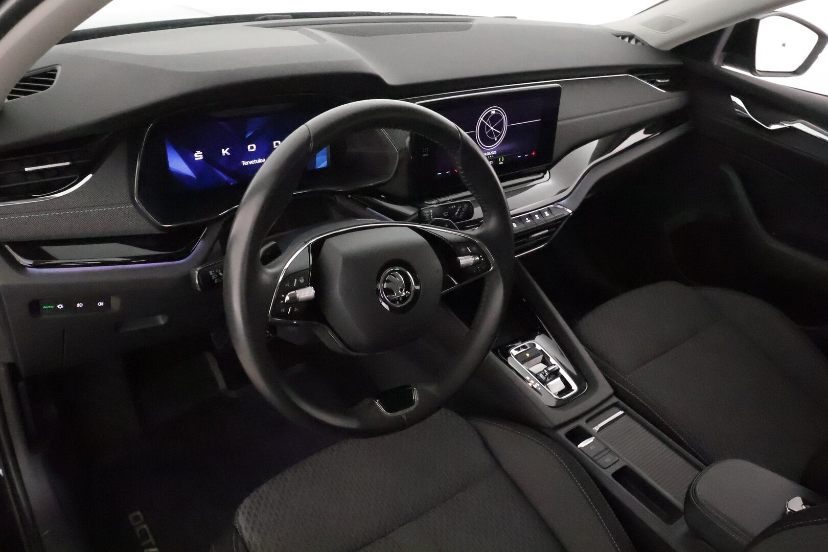 Skoda Octavia 2022 Combi 1.0 TSI Style eTEC DSG Autom. **Adapt.vakkari / Matrix LED / Muistipenkki / Koukku / P.kamera / Digimittaristo / Webasto** - Suomi-auto / Kahdet renkaat aluvanteilla / Penkinlämmittimet takana / Digimittaristo / Tuulilasin ja ratin lämmitin