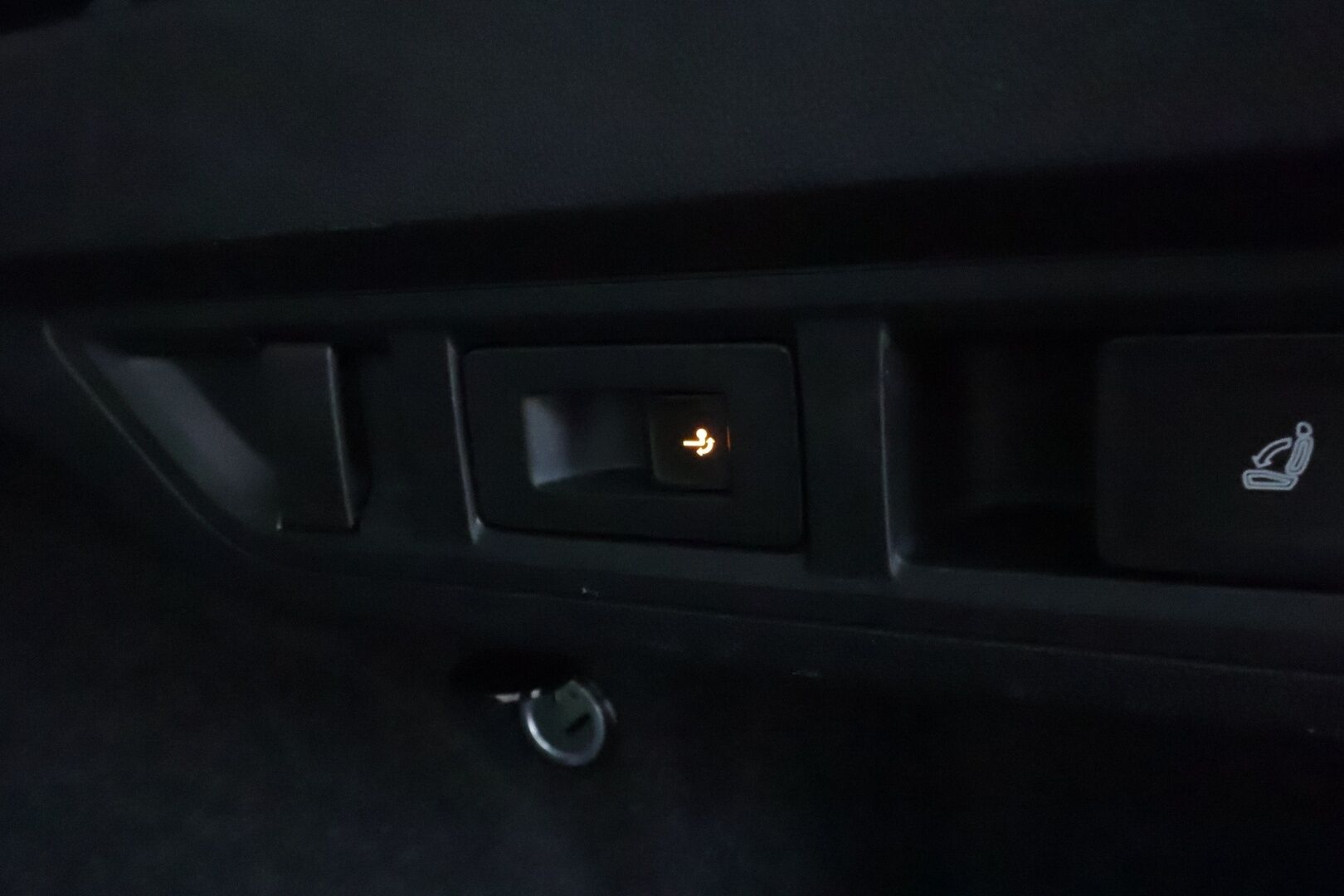Skoda Octavia 2022 Combi 1.0 TSI Style eTEC DSG Autom. **Adapt.vakkari / Matrix LED / Muistipenkki / Koukku / P.kamera / Digimittaristo / Webasto** - Suomi-auto / Kahdet renkaat aluvanteilla / Penkinlämmittimet takana / Digimittaristo / Tuulilasin ja ratin lämmitin
