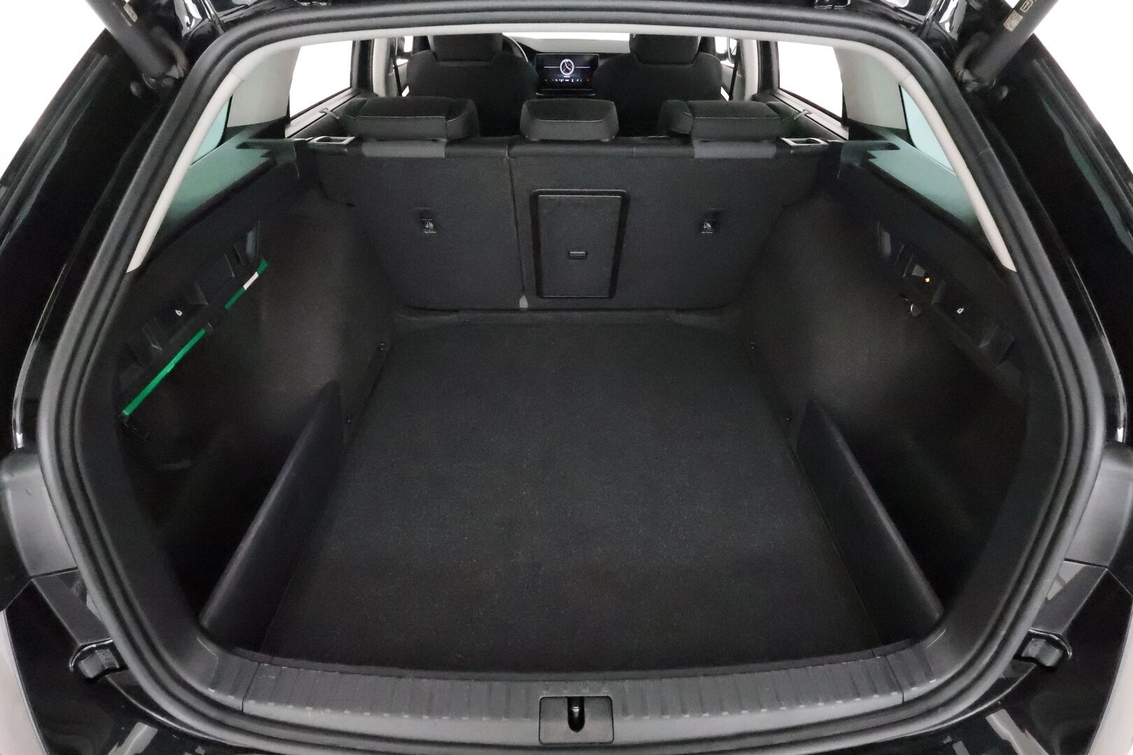 Skoda Octavia 2022 Combi 1.0 TSI Style eTEC DSG Autom. **Adapt.vakkari / Matrix LED / Muistipenkki / Koukku / P.kamera / Digimittaristo / Webasto** - Suomi-auto / Kahdet renkaat aluvanteilla / Penkinlämmittimet takana / Digimittaristo / Tuulilasin ja ratin lämmitin