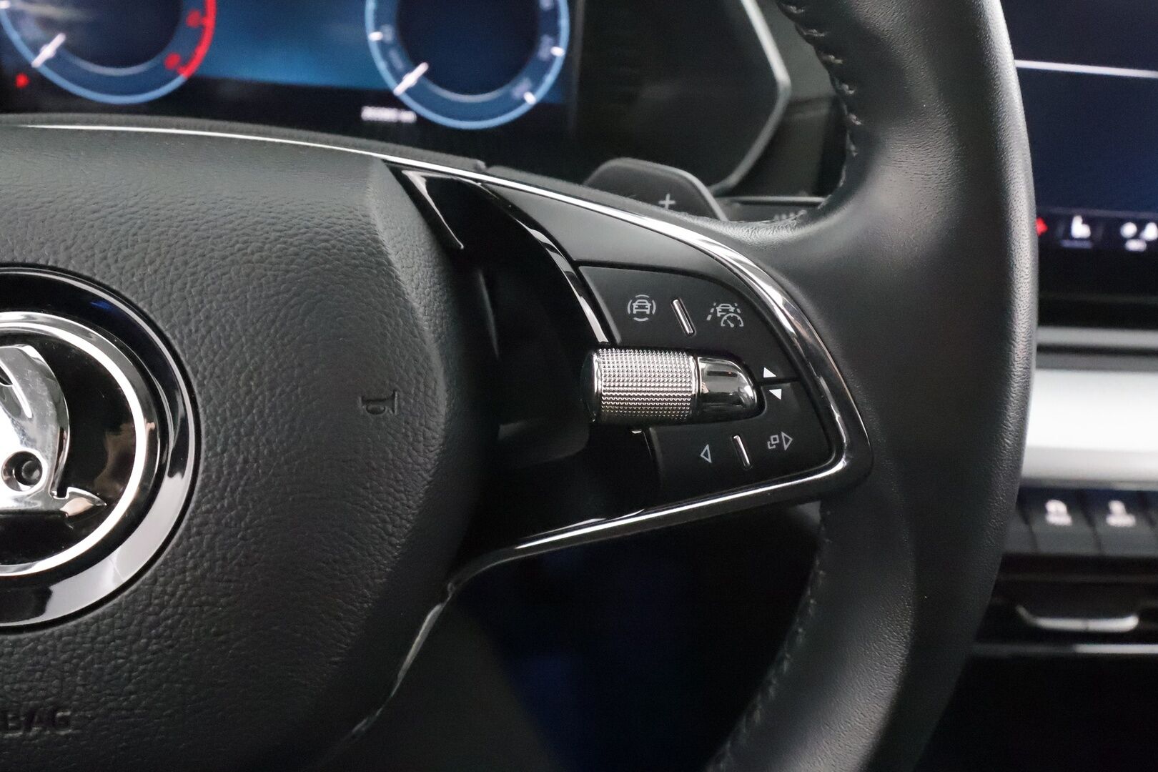 Skoda Octavia 2022 Combi 2.0 TSI 190 4x4 Style DSG * ACC / Webasto / Matrix LED / Navi / Muistipenkit / Sähköluukku / KeylessGo / HUD * - Suomi-auto / Kahdet renkaat aluvanteilla