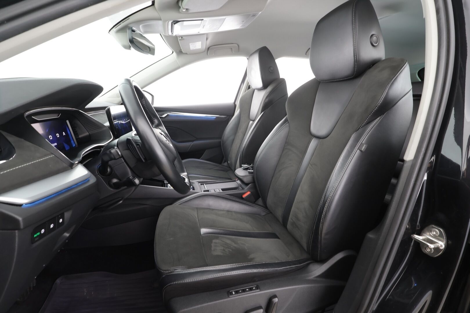 Skoda Octavia 2022 Combi 2.0 TSI 190 4x4 Style DSG * ACC / Webasto / Matrix LED / Navi / Muistipenkit / Sähköluukku / KeylessGo / HUD * - Neliveto / Suomi-auto / P.Kamera / Kahdet renkaat aluvanteilla