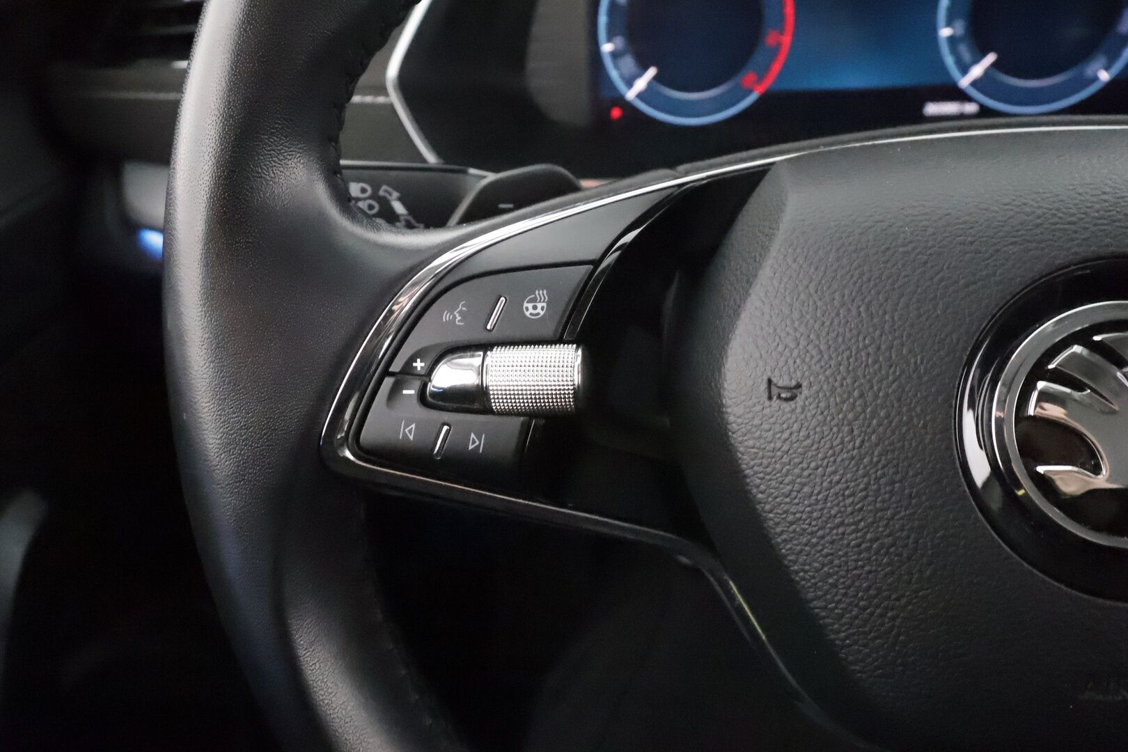 Skoda Octavia 2022 Combi 2.0 TSI 190 4x4 Style DSG * ACC / Webasto / Matrix LED / Navi / Muistipenkit / Sähköluukku / KeylessGo / HUD * - Neliveto / Suomi-auto / P.Kamera / Kahdet renkaat aluvanteilla