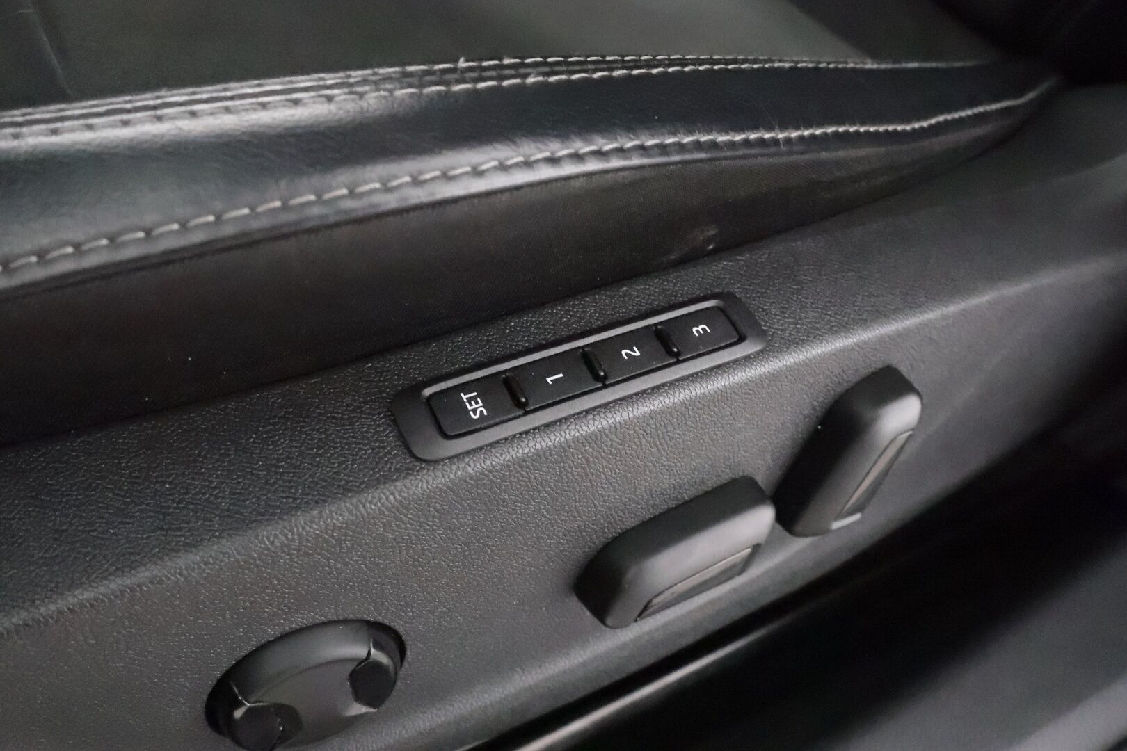 Skoda Octavia 2022 Combi 2.0 TSI 190 4x4 Style DSG * ACC / Webasto / Matrix LED / Navi / Muistipenkit / Sähköluukku / KeylessGo / HUD * - Suomi-auto / Kahdet renkaat aluvanteilla