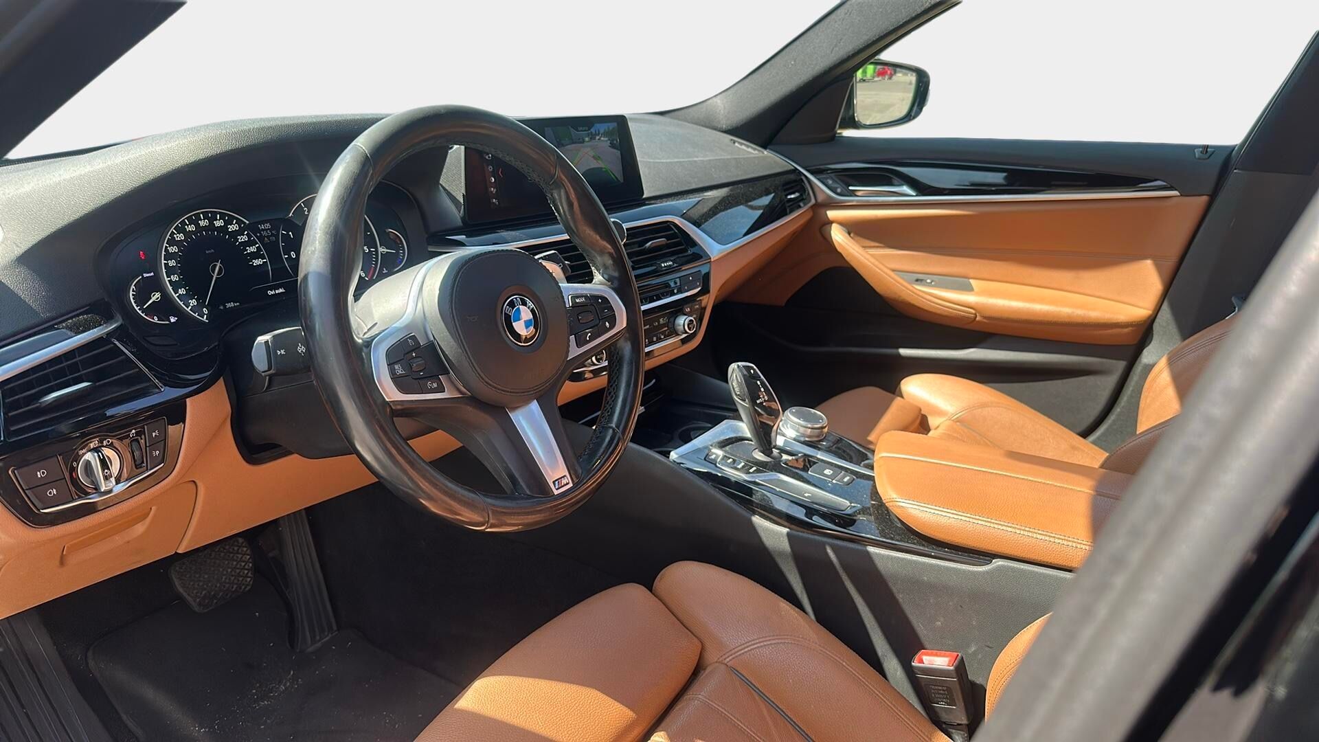 BMW 530 2018 d xDrive G31 A Sport Line / BLIS / Navi / Panorama / Koukku / Nahat / P-kamera / Prof. Navi / Sähköluukku - Rattivaihteet / Tunnelmavalaistus / LED-ajovalot