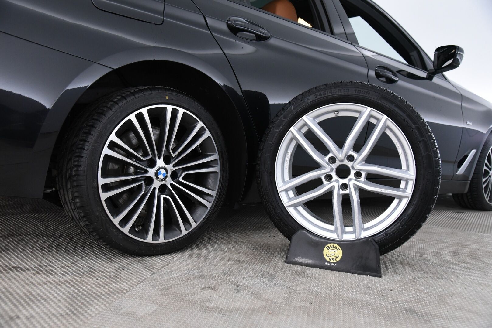 BMW 530 2018 d xDrive G31 A Sport Line / BLIS / Navi / Panorama / Koukku / Nahat / P-kamera / Prof. Navi / Sähköluukku - Rattivaihteet / Tunnelmavalaistus / LED-ajovalot
