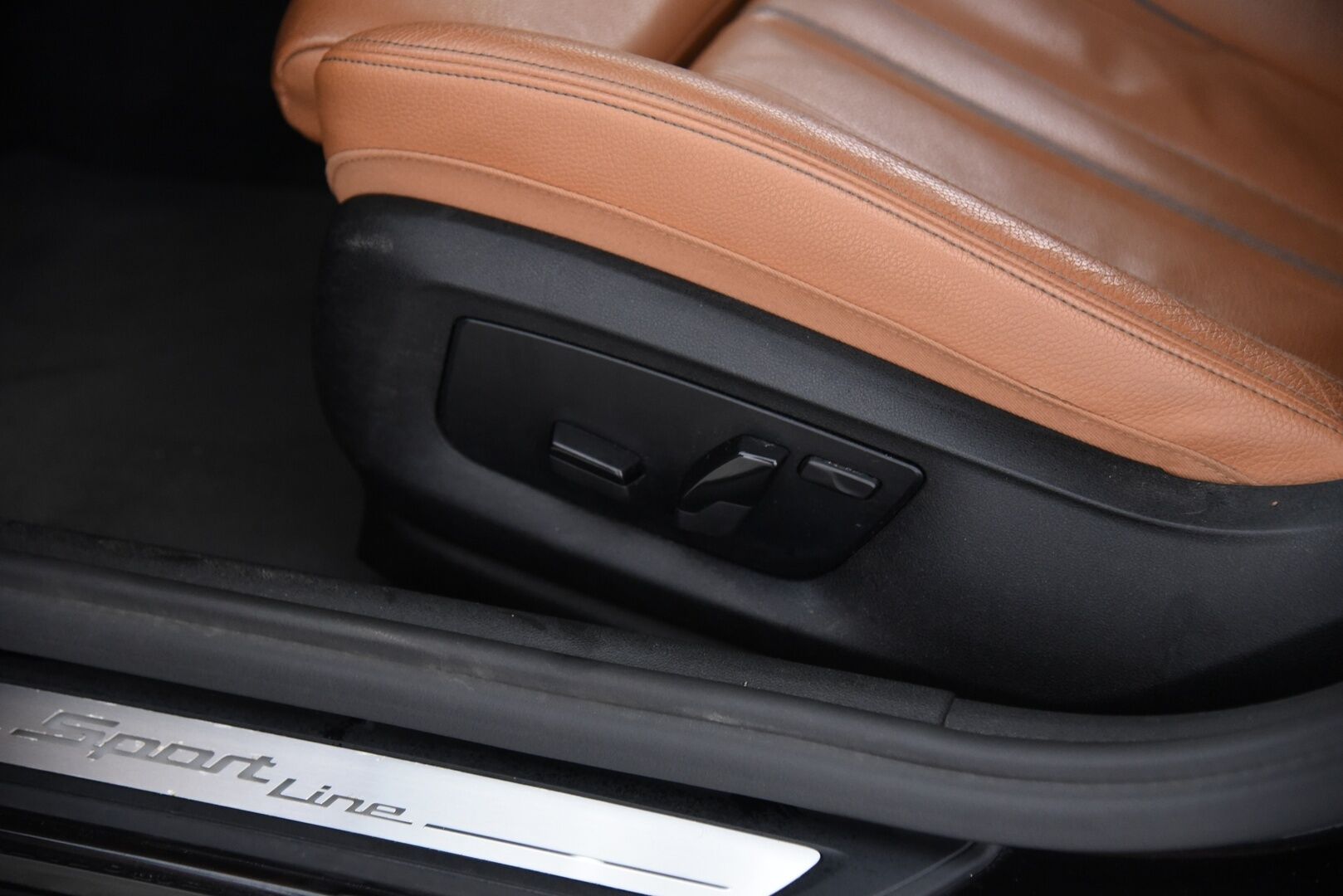 BMW 530 2018 d xDrive G31 A Sport Line / BLIS / Navi / Panorama / Koukku / Nahat / P-kamera / Prof. Navi / Sähköluukku - Rattivaihteet / Tunnelmavalaistus / LED-ajovalot