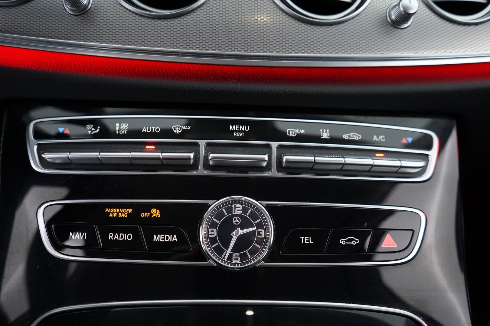 Mercedes-Benz E 2020 300 e A Business EQ Power *Koukku / Night-paketti / Kamera / Sport-penkit / Puolinahat / Comad-Navi* - Viimeisin huolto 01/2026 / Kahdet vanteet / Akku kuntotarkistettu / Night-paketti