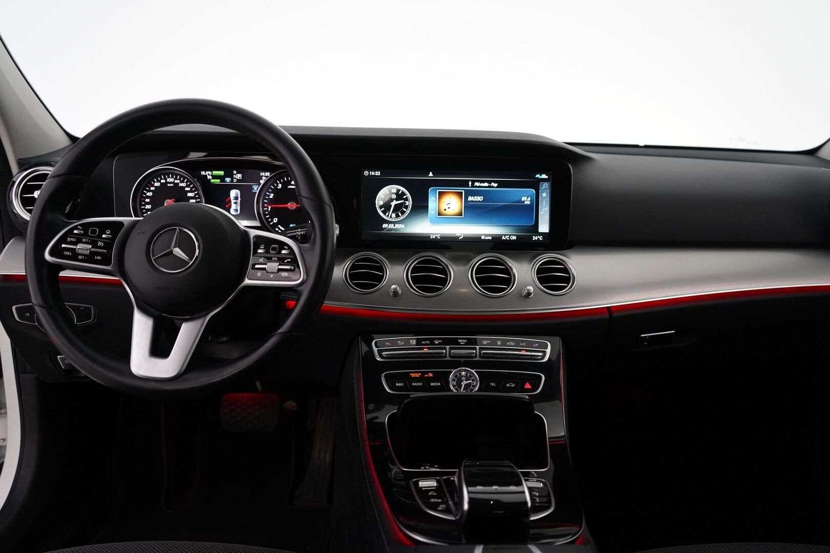 Mercedes-Benz E 2020 300 e A Business EQ Power - Vetokoukku | Night-paketti | Kamera | Sport-penkit | Puolinahat | Comad-Navi | Viimeisin huolto 01/2026 | Kahdet vanteet | SoH 86,9% | Night-paketti